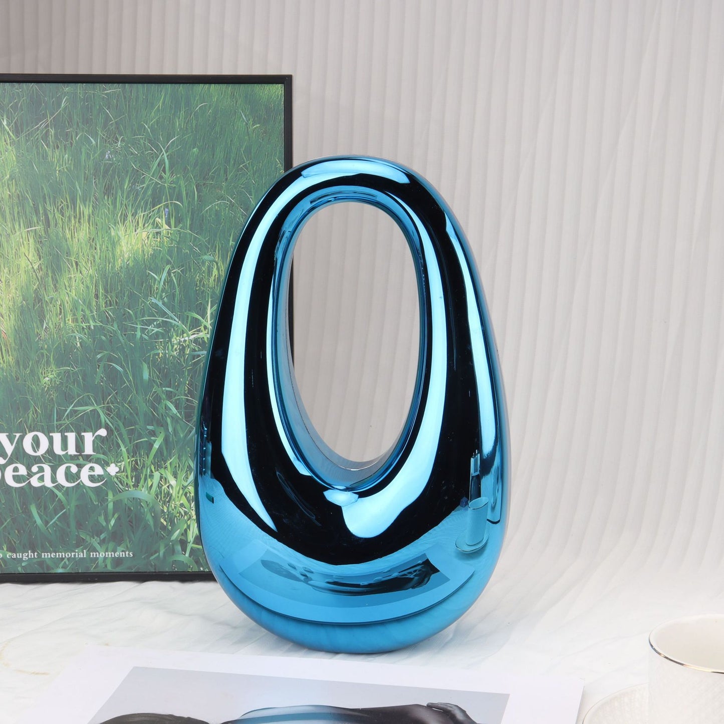 Underarm Oval Hardshell Banquet Metal Chain Dinner Bag