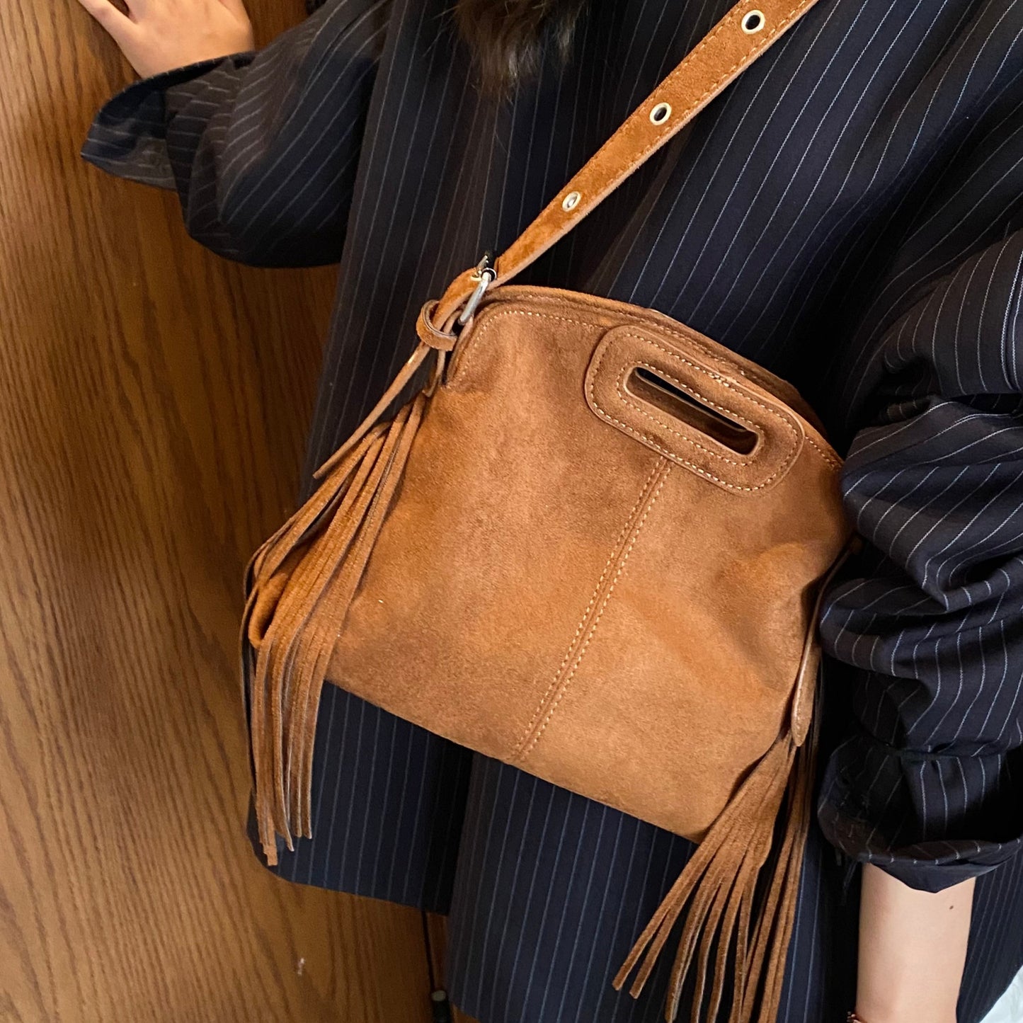 Attractive Women's High-grade Tassel Fashion Commuter Women's Messenger Bag