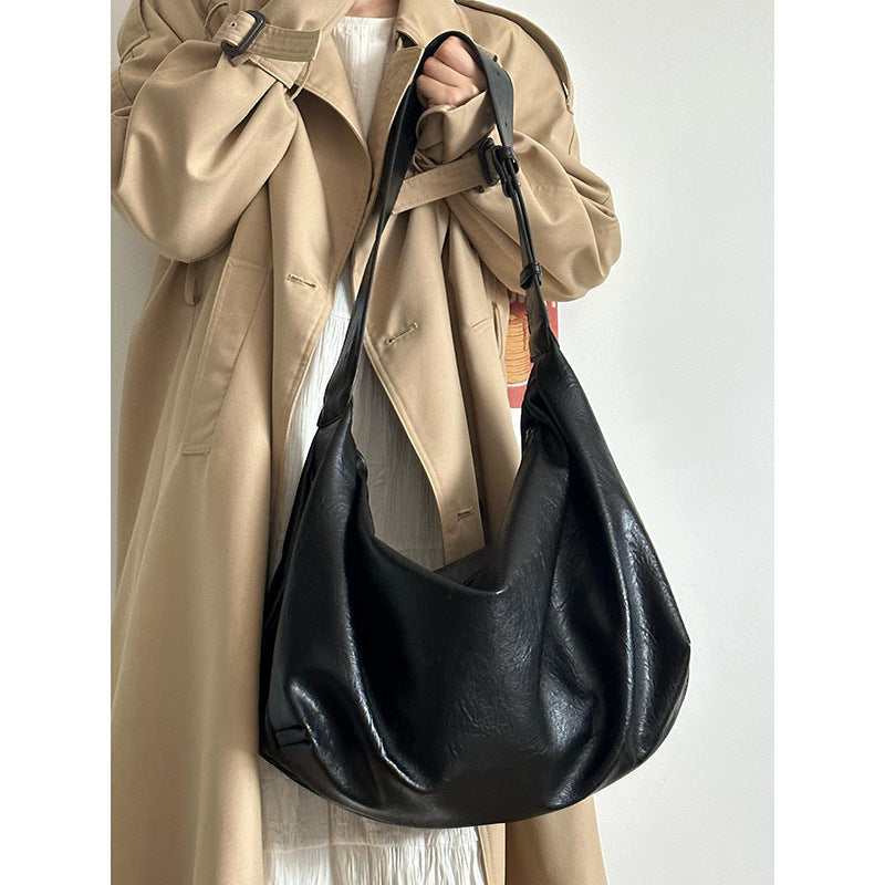 Women's Leather Large Capacity Black Dumpling Retro Tote Bag