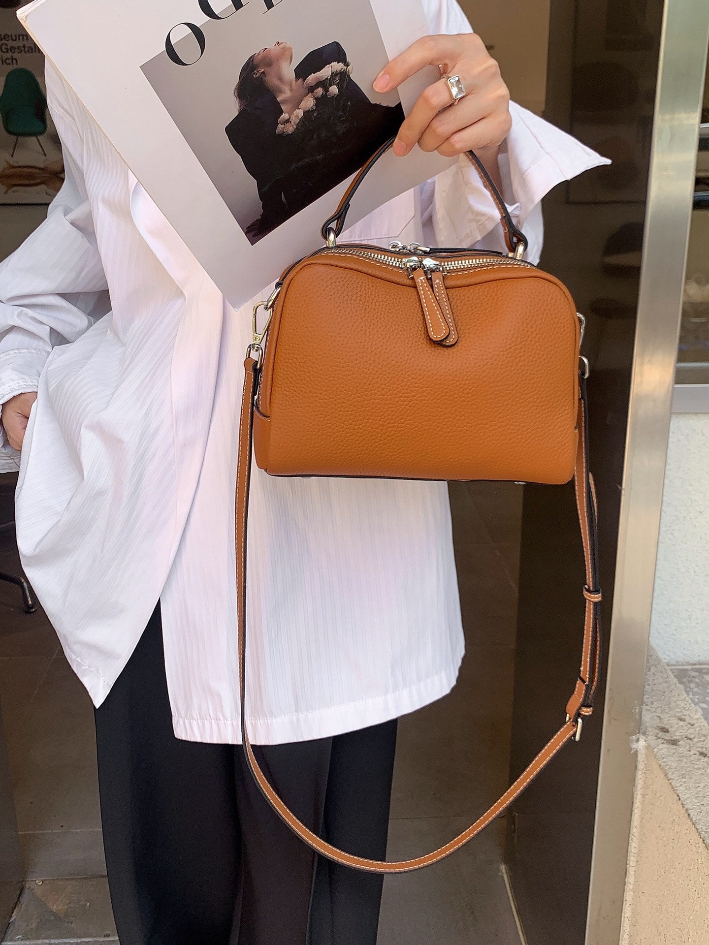 Women's Leather Wide Strap Top Layer Fashion Women's Shoulder Bag