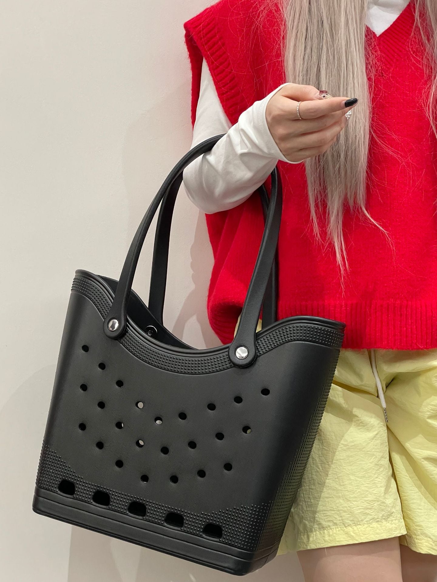 Hole Fashion Seaside Out Large Capacity Women's Handbag
