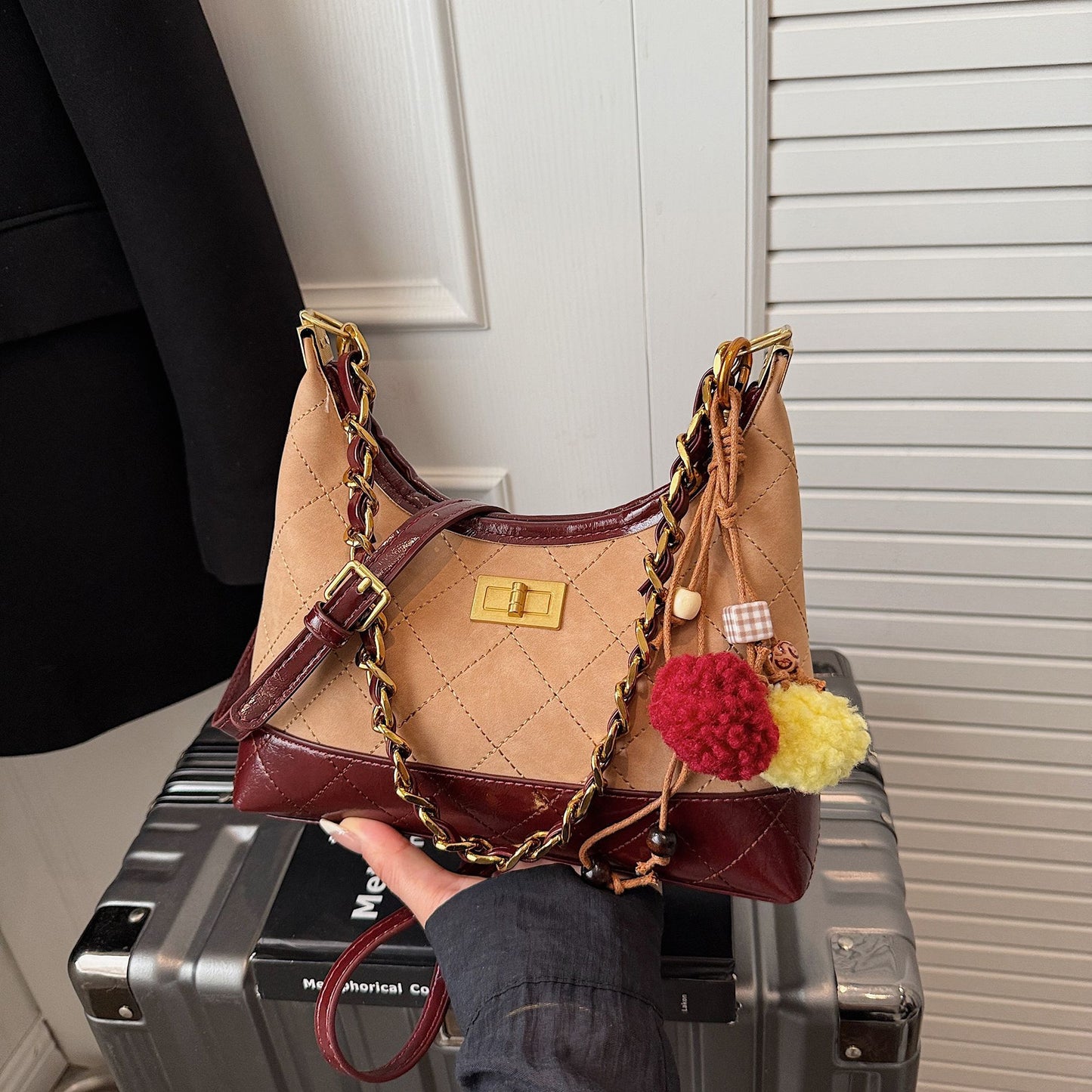 Rhombus Embroidered Affordable Luxury Fashion Commuting Women's Shoulder Bag