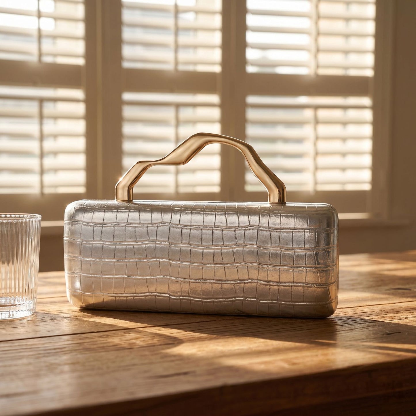 Versatile Light Luxury Golden Hand Holding Dinner Bag