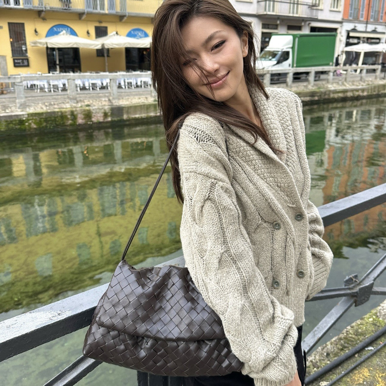 Summer Authentic Leather Weave Clamshell Drawstring Underarm Women's Shoulder Bag