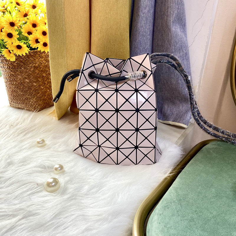 Women's Drawstring Double Stitching Glossy Diamond Plaid Bags