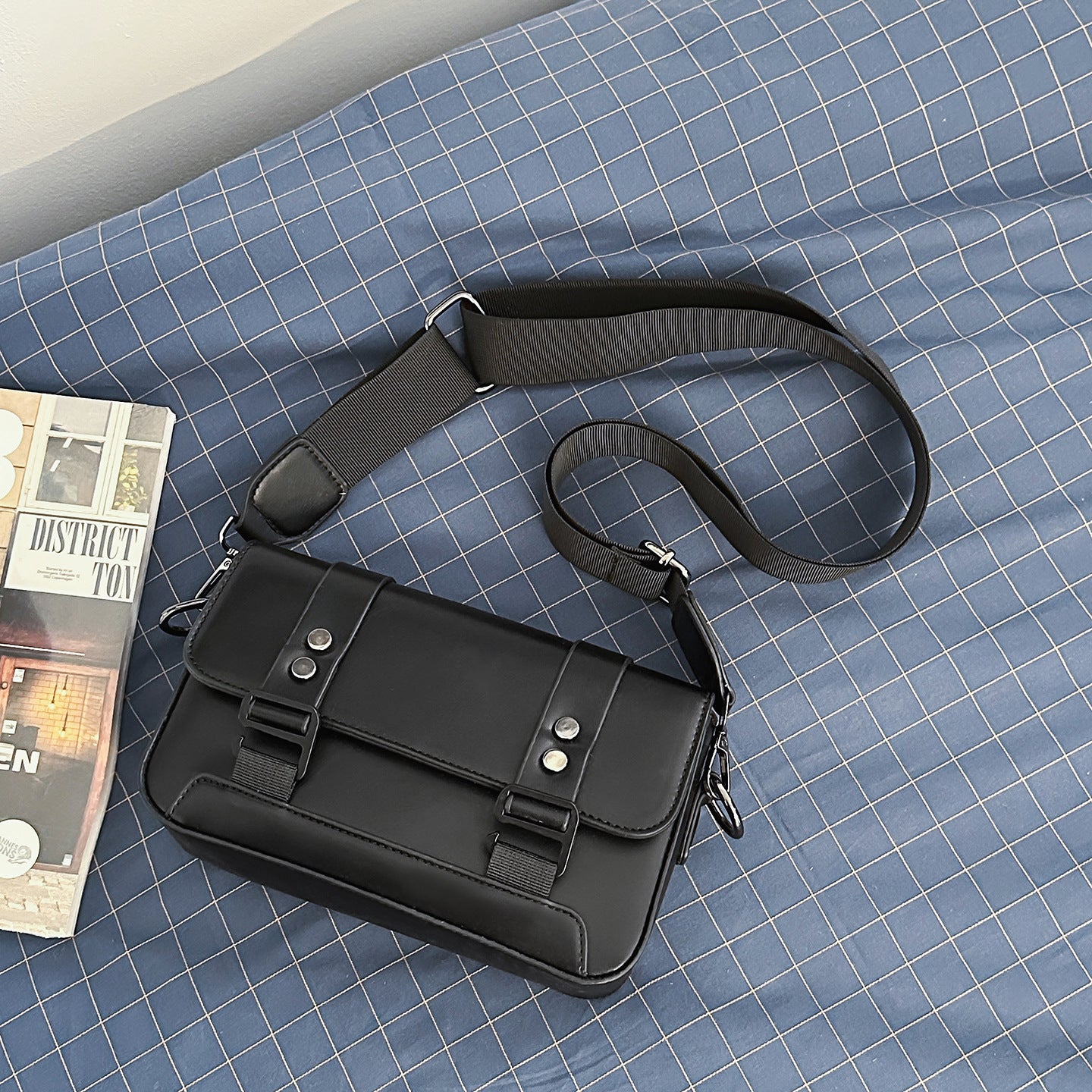 Men's Retro Fashion Flip Simple Horizontal Street Men's Shoulder Bag