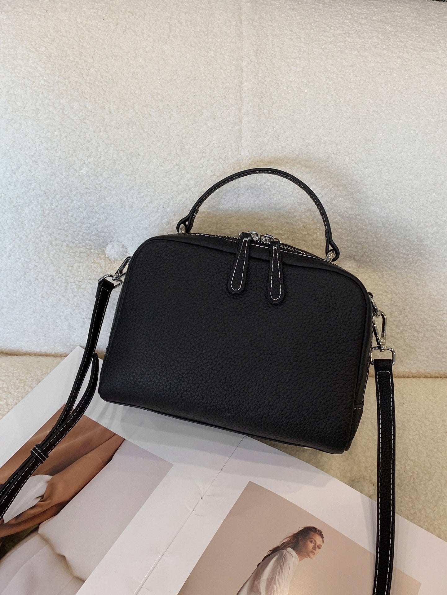Women's Leather Wide Strap Top Layer Fashion Women's Shoulder Bag