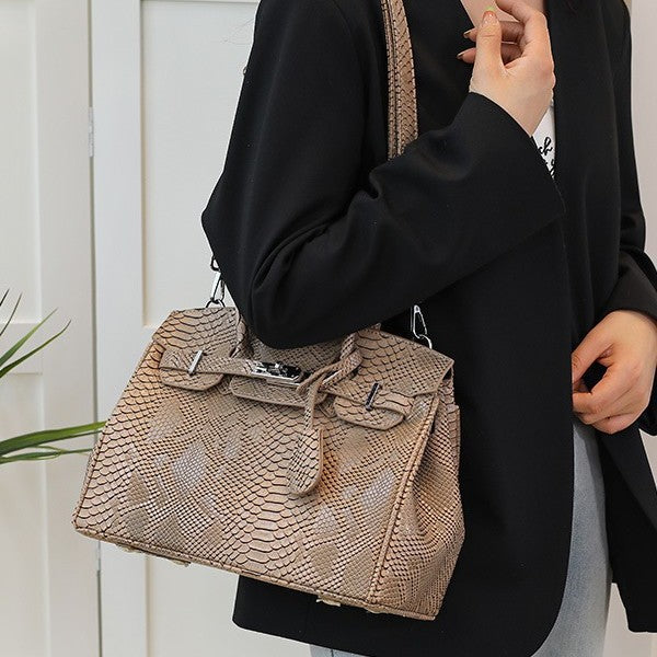 Women's Fashion Platinum Large Capacity Simple Commute Women's Messenger Bag