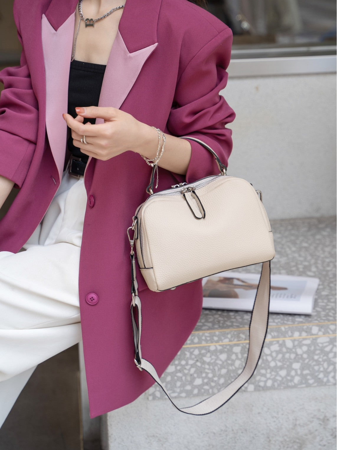 Women's Leather Wide Strap Top Layer Fashion Women's Shoulder Bag
