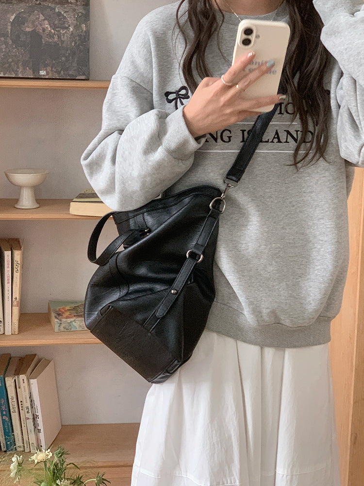 Women's Capacity Preppy Style Black Commuter Soft Leather Women's Shoulder Bag