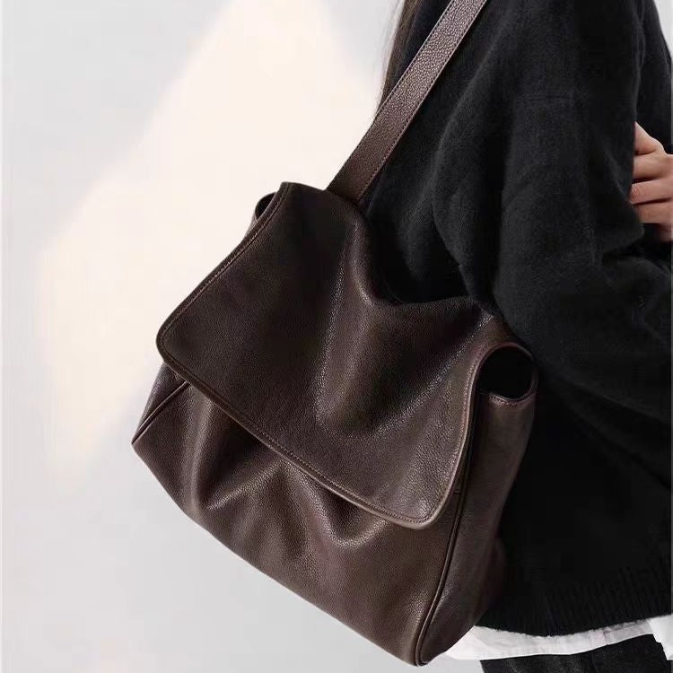Women's Retro Easy Matching Commuter Large Capacity Women's Shoulder Bag