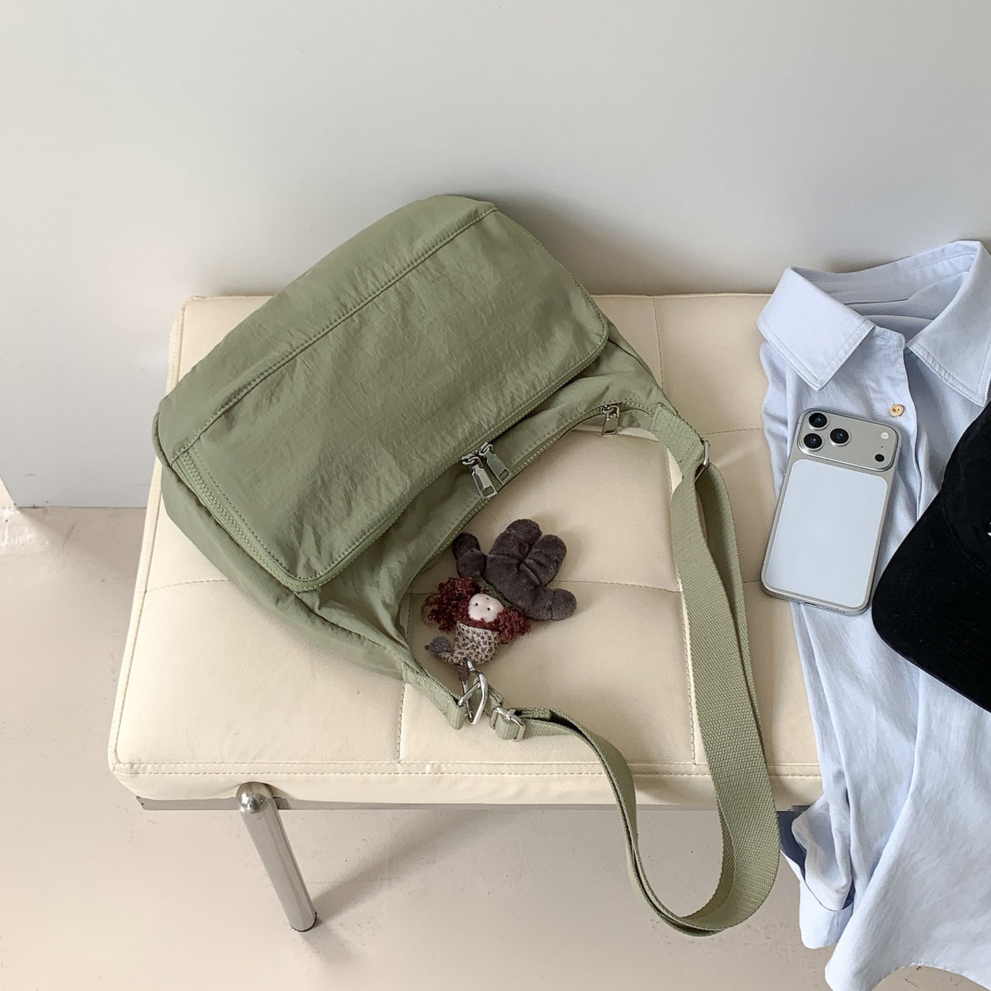 Niche Lightweight Nylon Pure Color Style Women's Messenger Bag