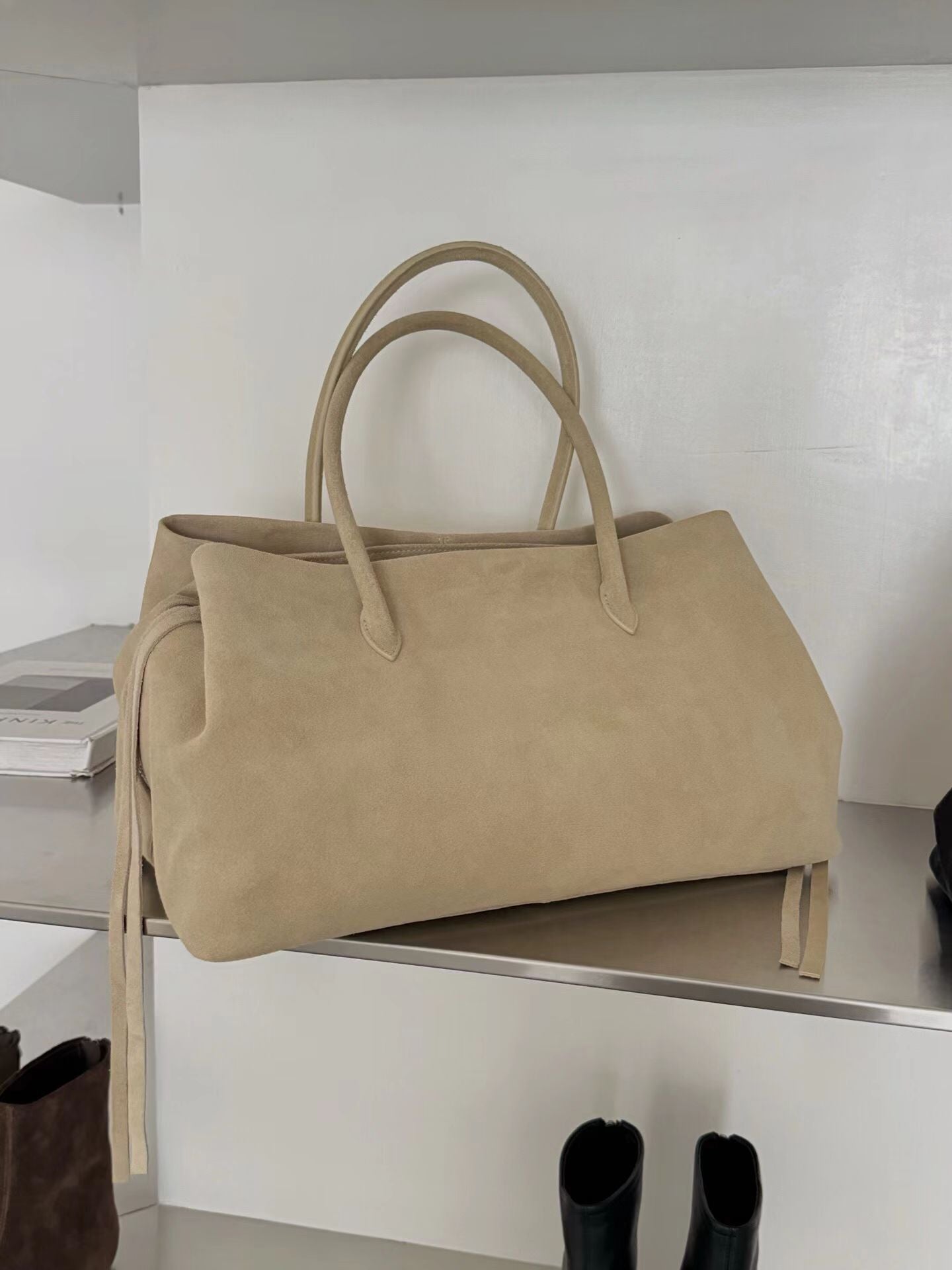 Women's Simple Commuter Large Capacity Genuine Leather Niche High-grade Sense First Women's Handbag