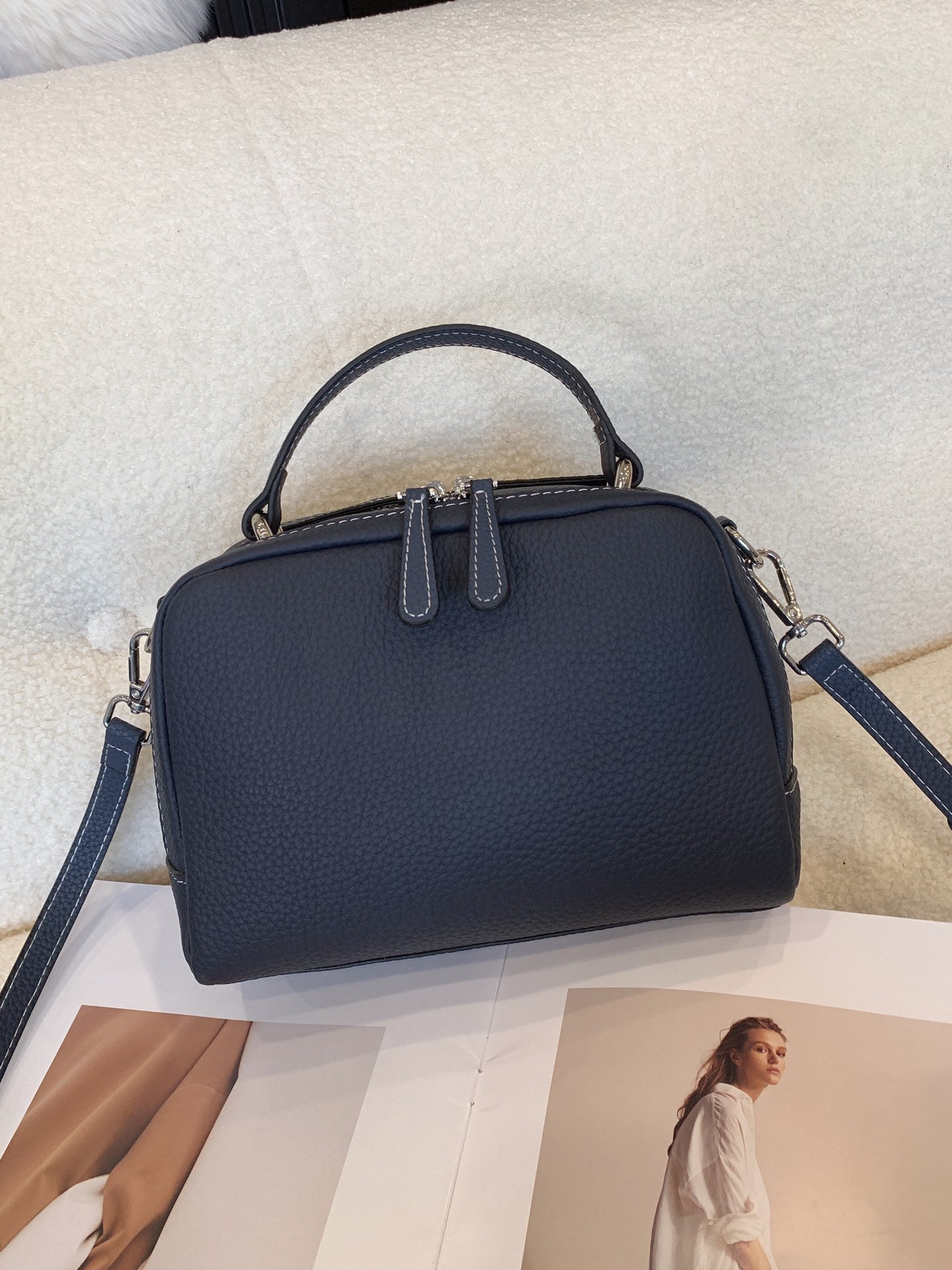 Women's Leather Wide Strap Top Layer Fashion Women's Shoulder Bag