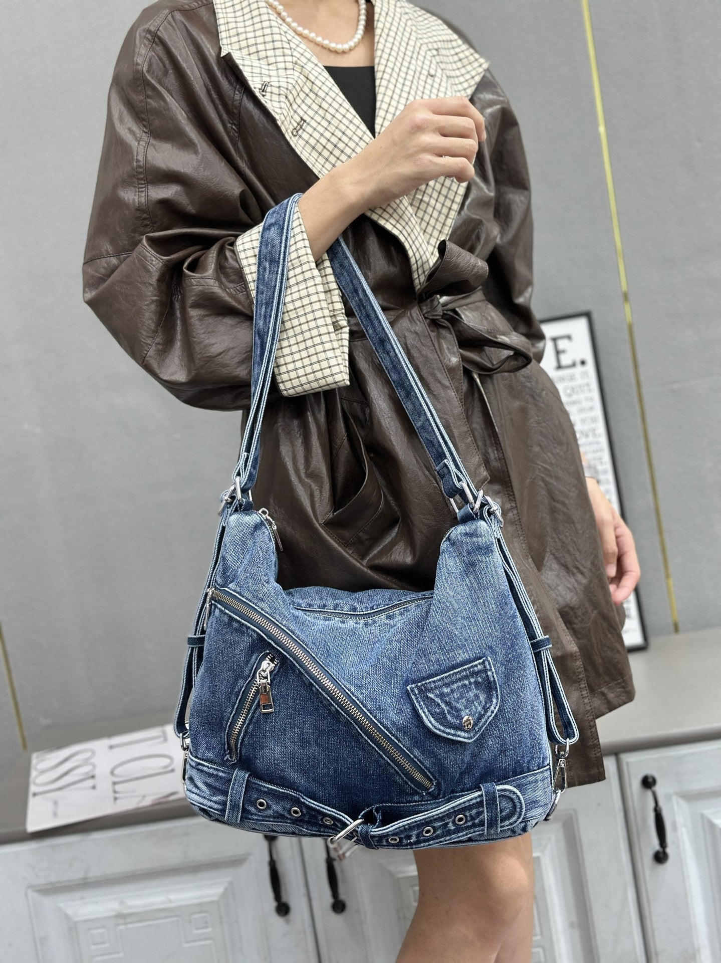 Women's Washed Denim Punk Rivet Retro Fashion Women's Shoulder Bag