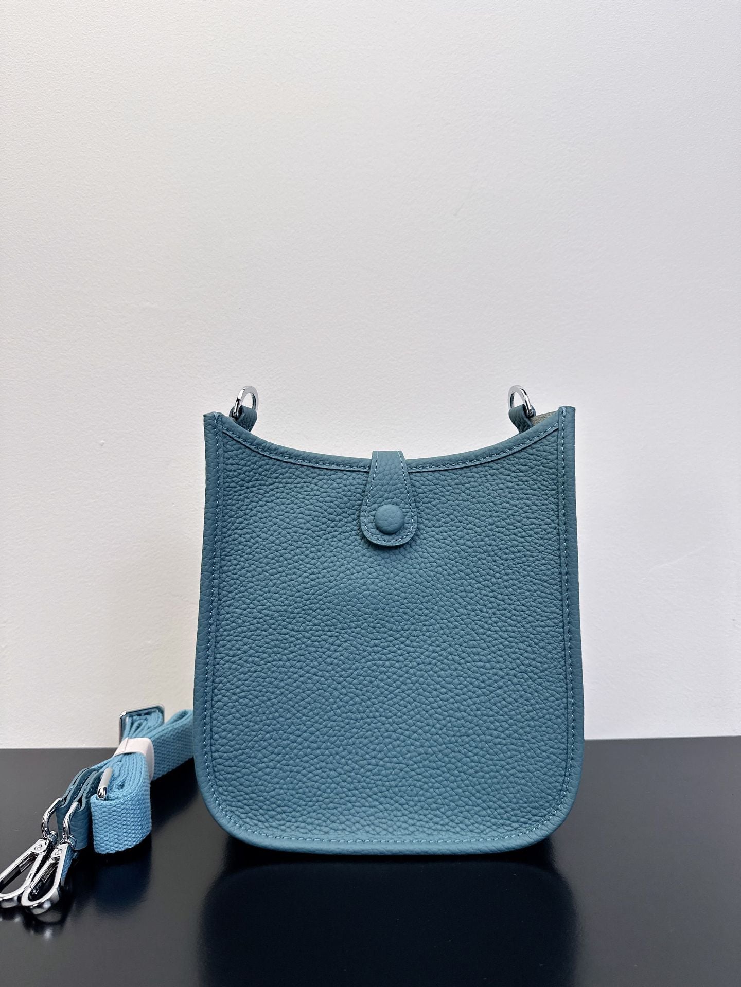 Women's Advanced Texture First Layer Cowhide Hollow Lychee Women's Messenger Bag