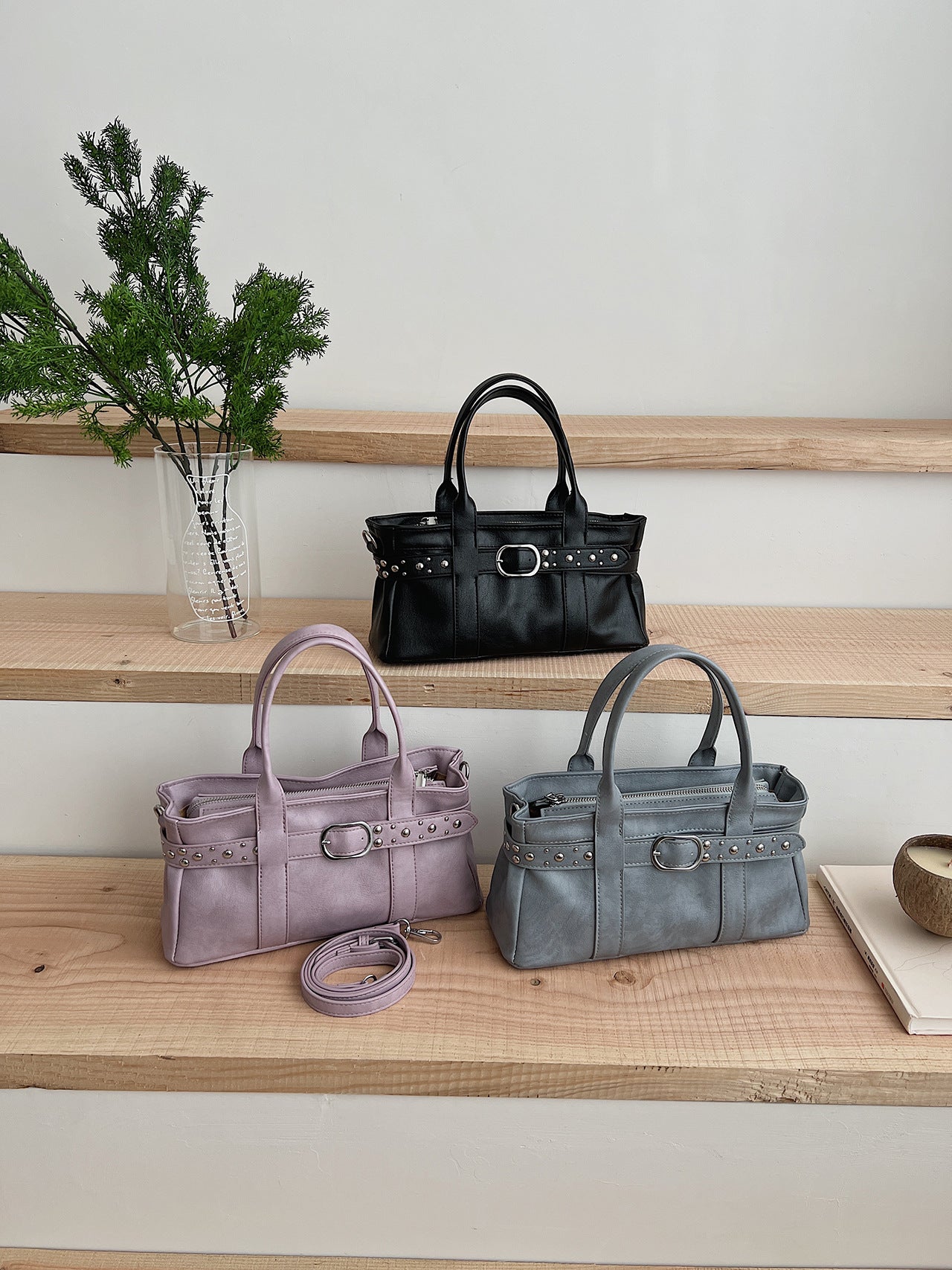 Women's Spring Fashion Decorative Rivets Commuter Large Capacity Women's Shoulder Bag