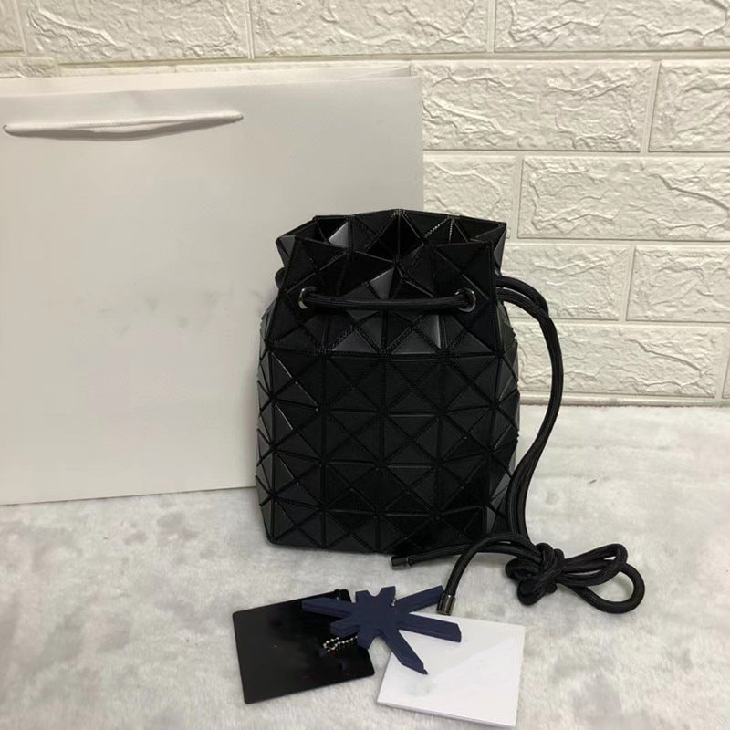Women's Drawstring Double Stitching Glossy Diamond Plaid Bags