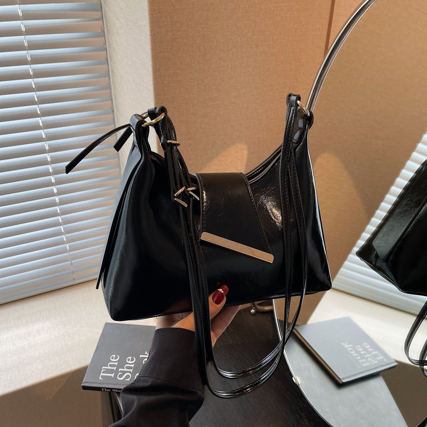 Women's Spring Flow Solid Color Underarm Simple Western Style Women's Shoulder Bag