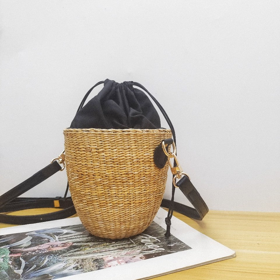 French Yellow Grass Handmade Woven Seaside Vacation Women's Messenger Bag