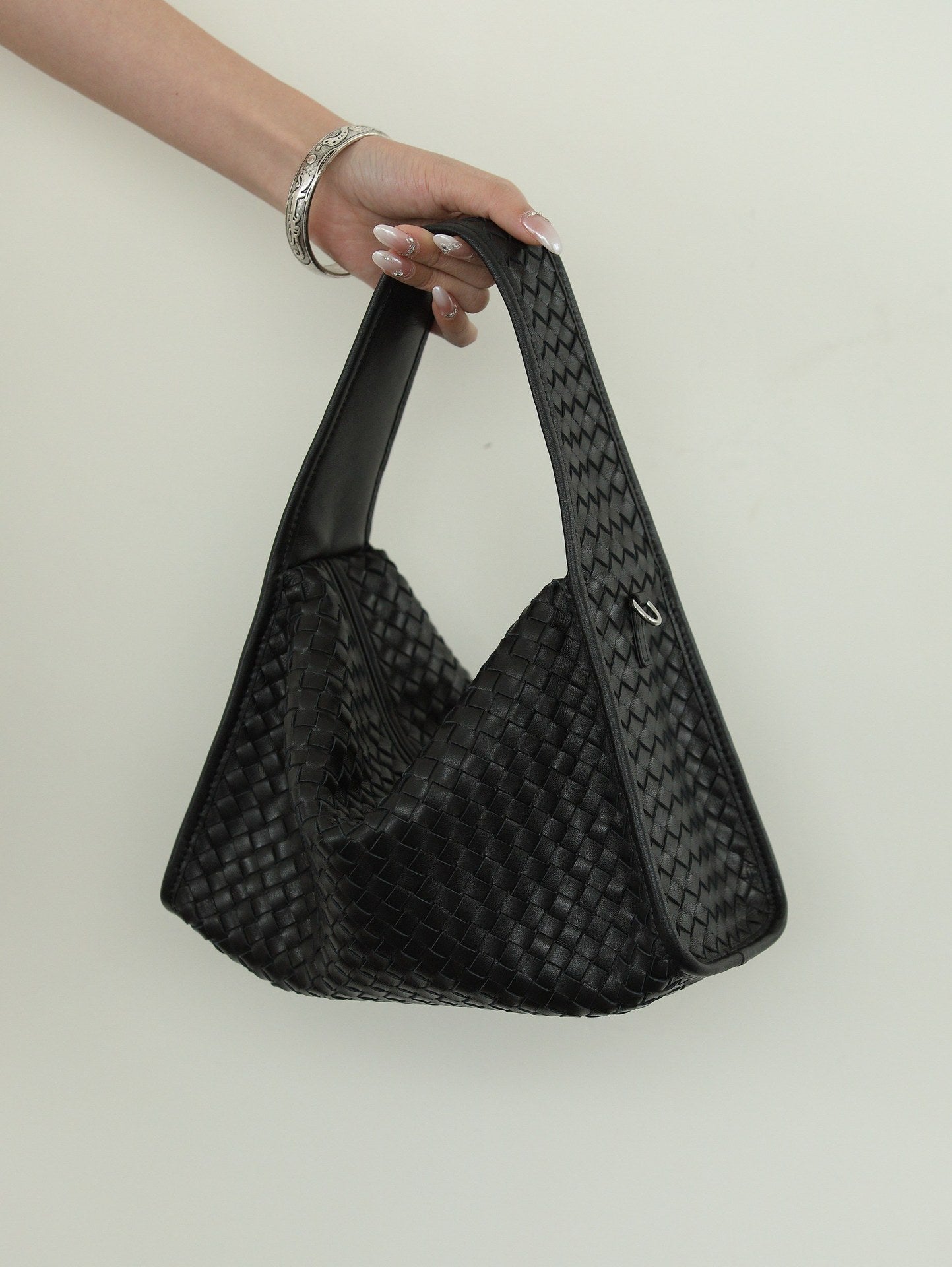 Sheepskin Triangle French Simplicity Loose Woven Underarm Bag