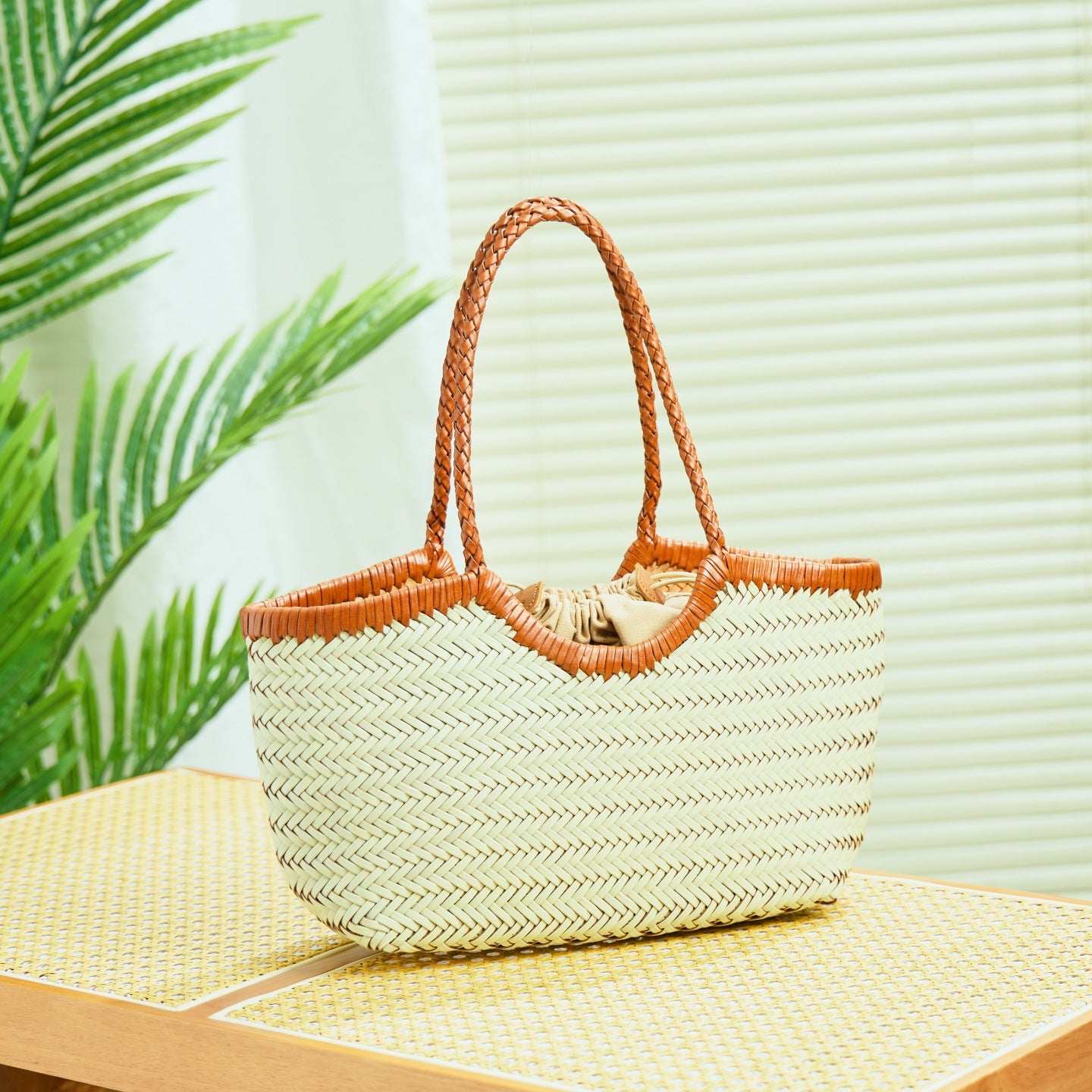Women's Retro Woven Authentic Leather Weave Vegetable Women's Handbag