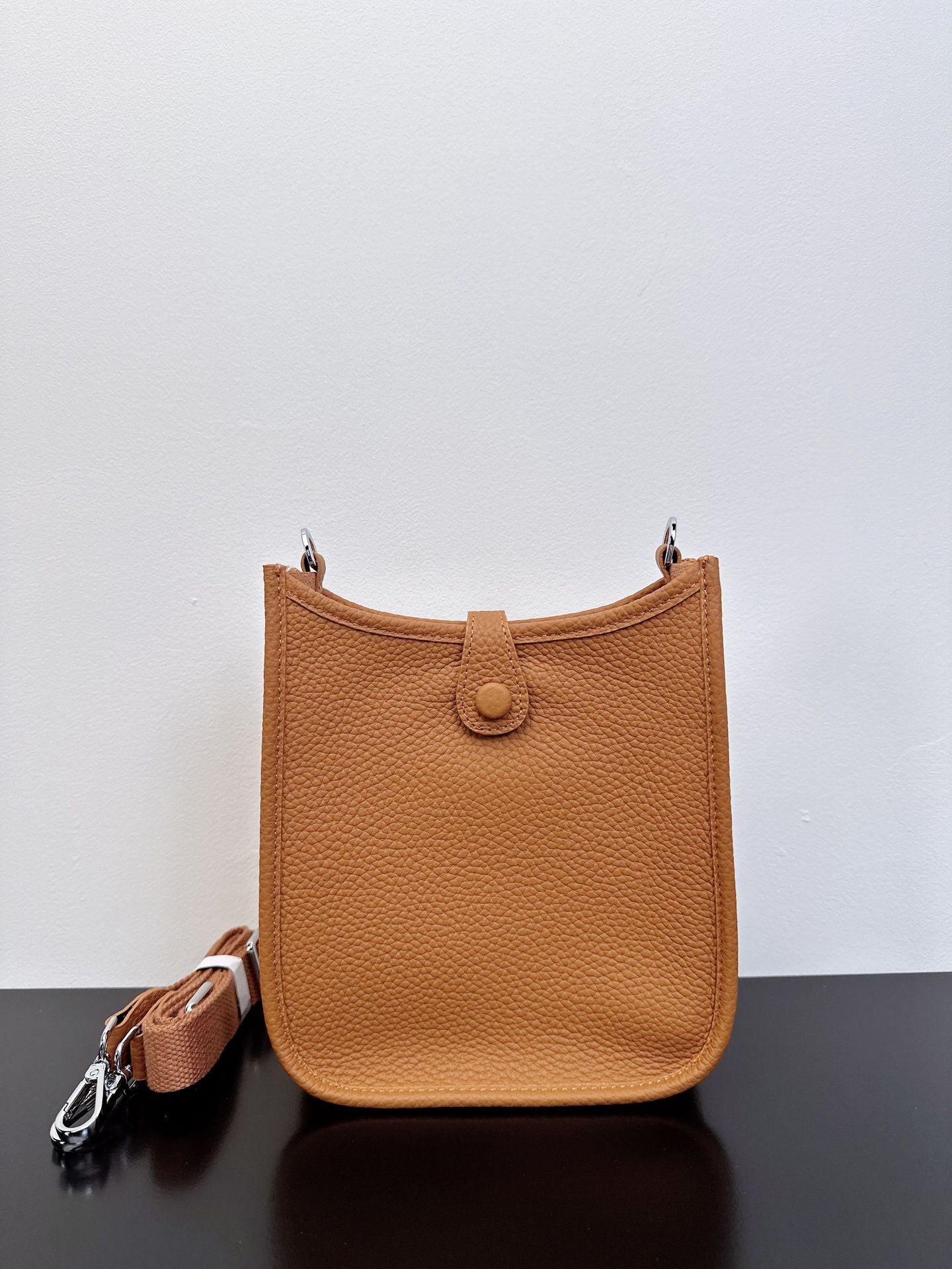 Women's Advanced Texture First Layer Cowhide Hollow Lychee Women's Messenger Bag