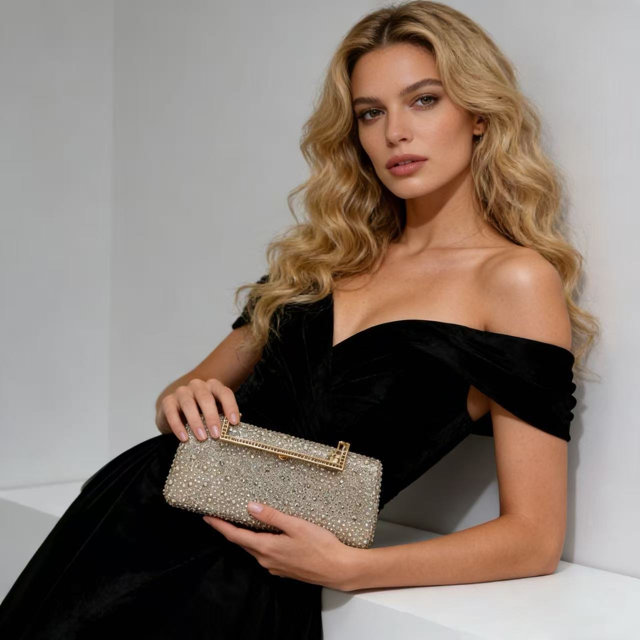 Women's Light Luxury Full Diamond Rhinestone Banquet Party Dinner Bag