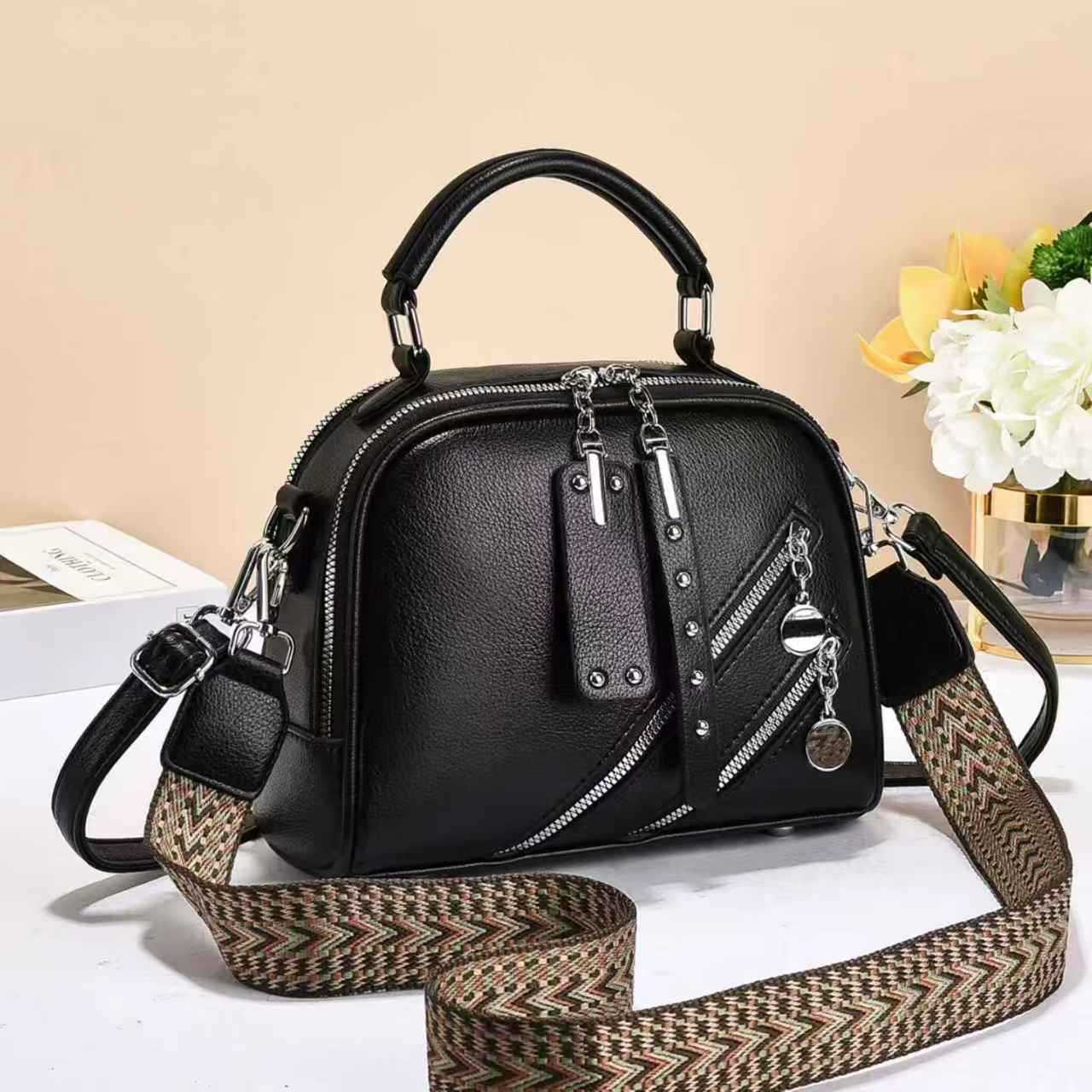 Women's High-grade Fashionable Practical Large Capacity Women's Handbag