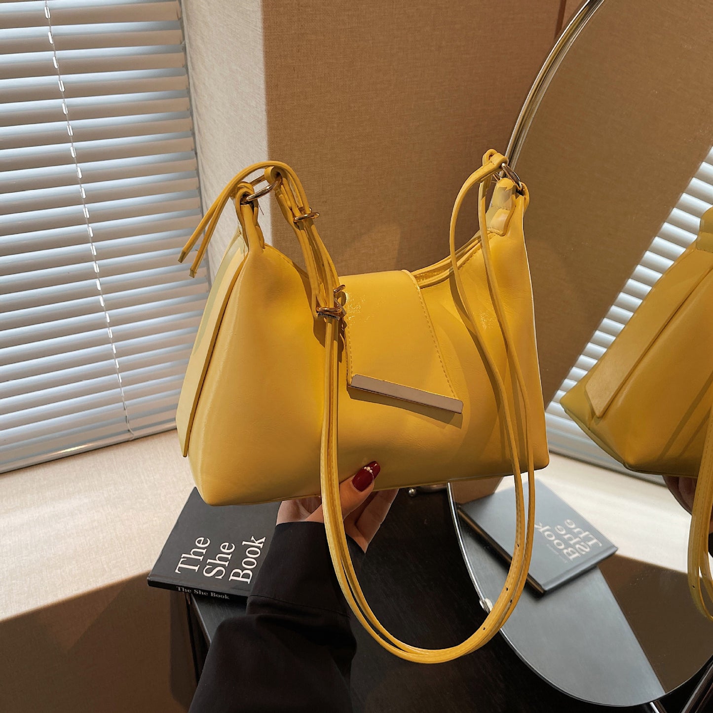 Women's Spring Flow Solid Color Underarm Simple Western Style Women's Shoulder Bag