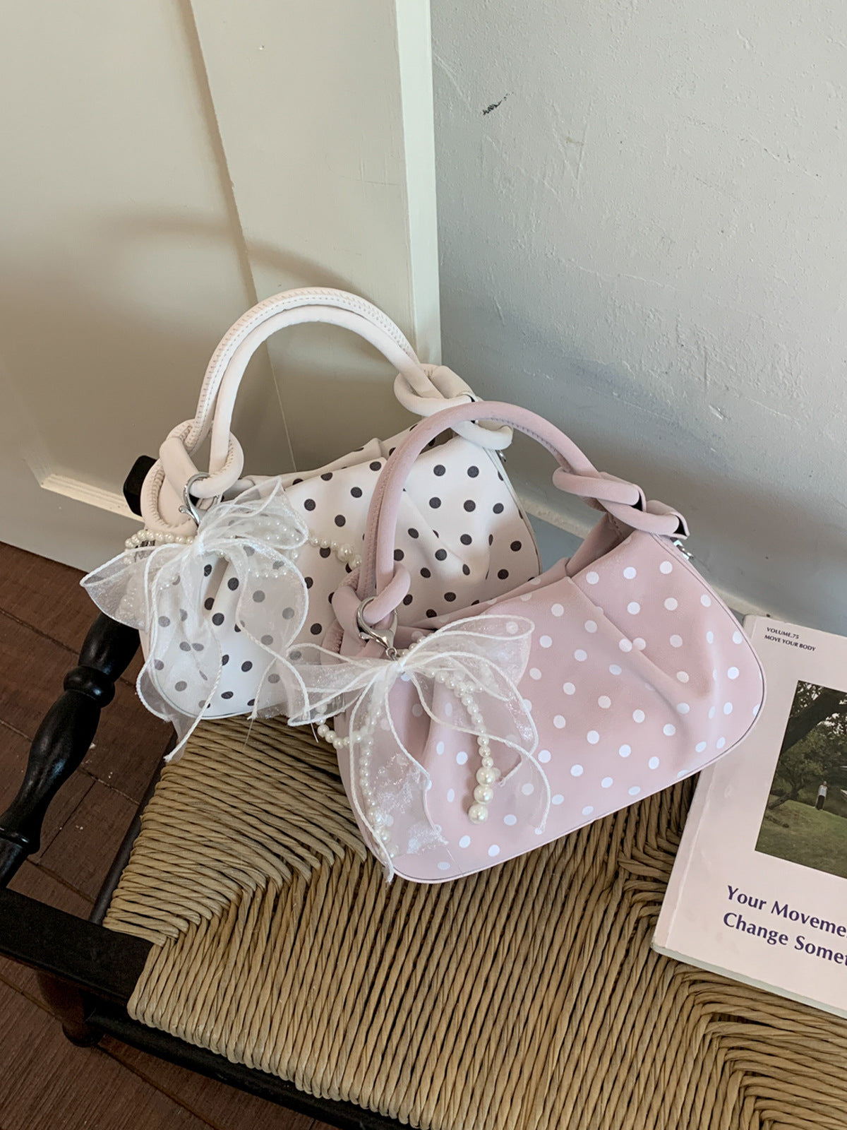 Women's Super Popular Niche Polka Dot Fashion Exquisite Mini Women's Messenger Bag