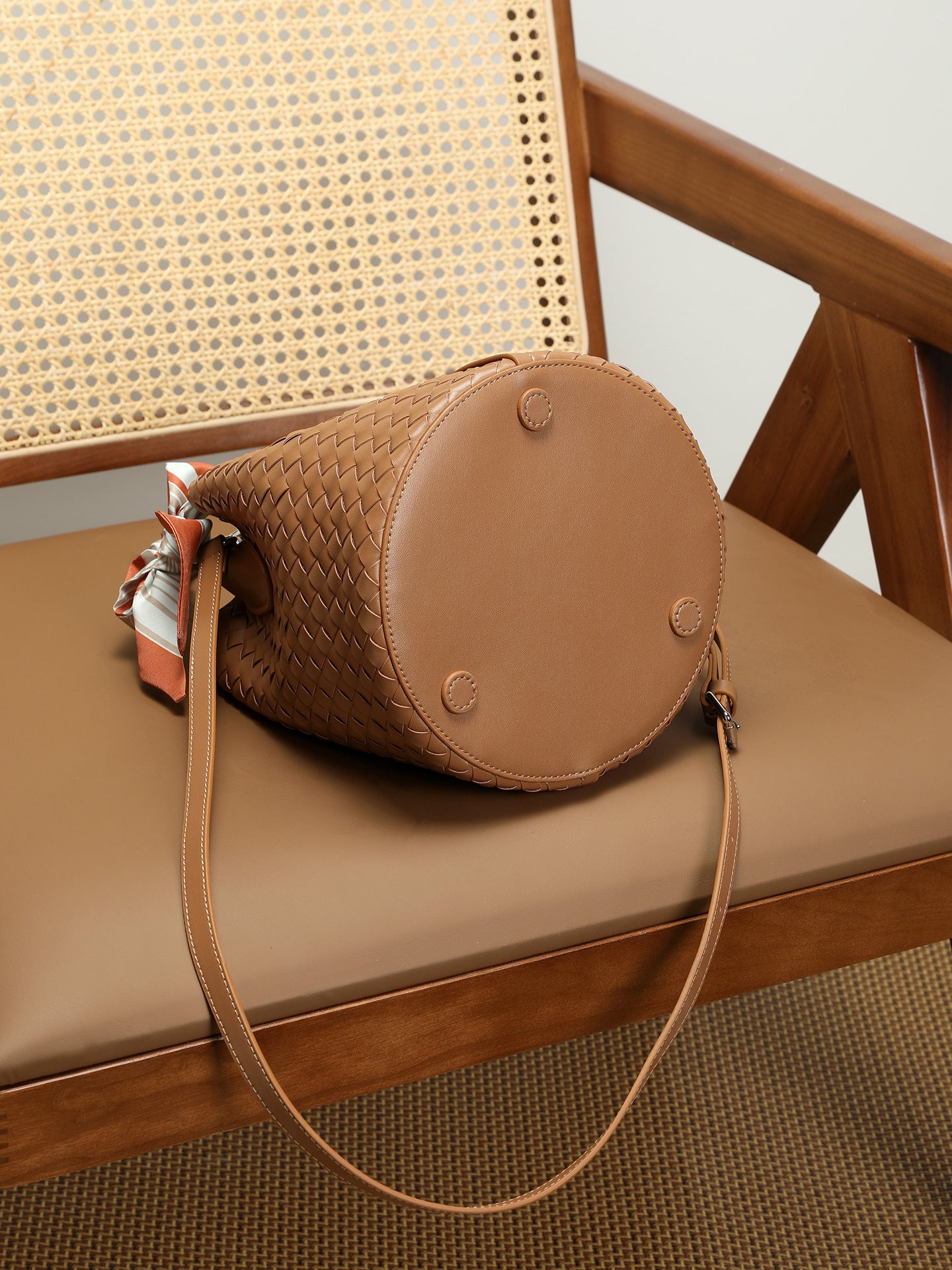 Women's Retro High-grade Authentic Weave Large Capacity Portable Vegetable Women's Leather Bag