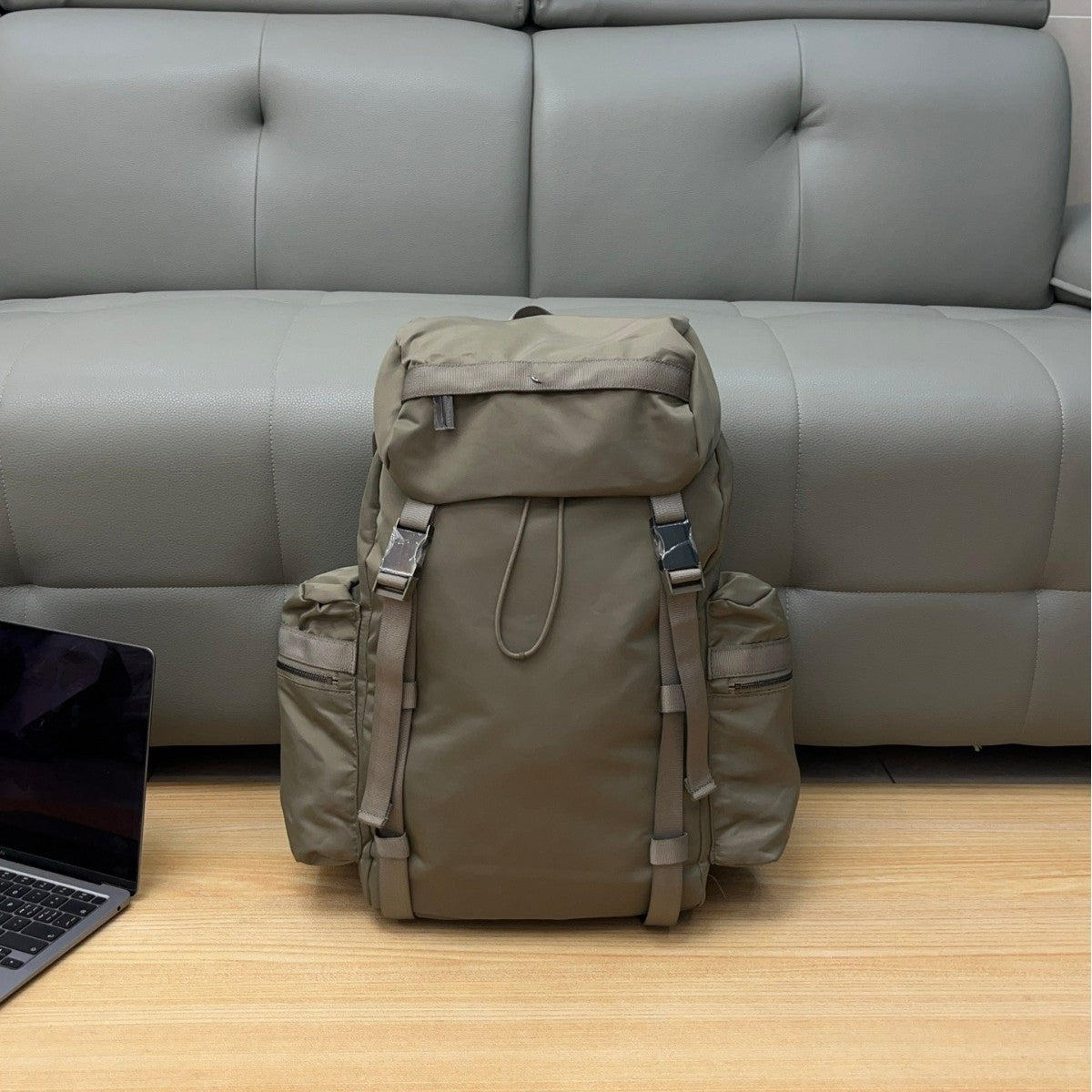 Beautiful High Quality Large Capacity Computer Leisure Backpack