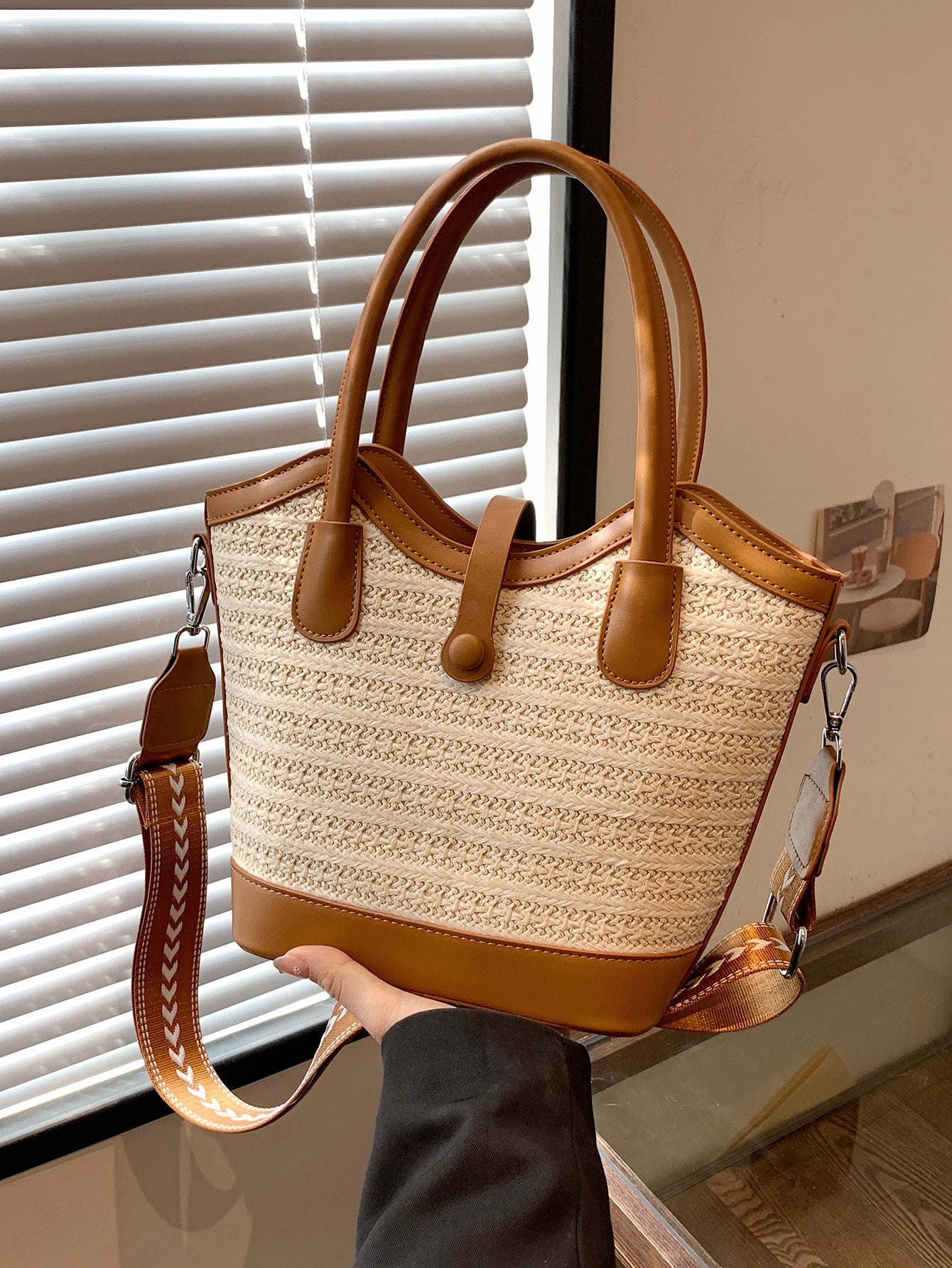 Women's Large Capacity Woven Fashion Straw Seaside Bucket Bags