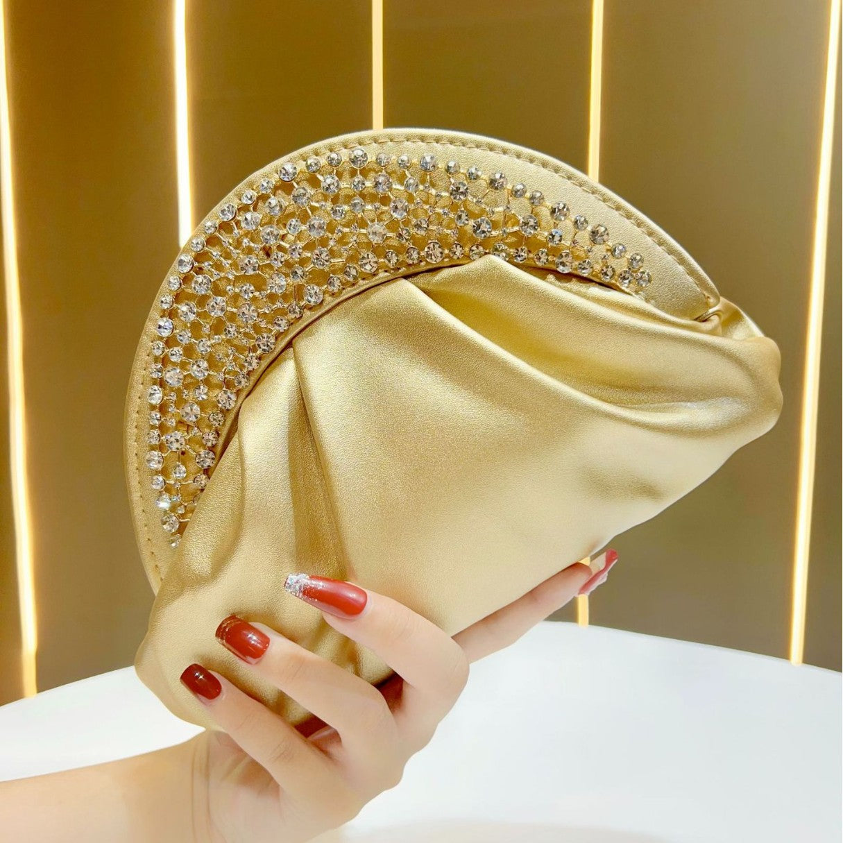 Women's High-grade Light Luxury Clutch Cloud Dress Bags