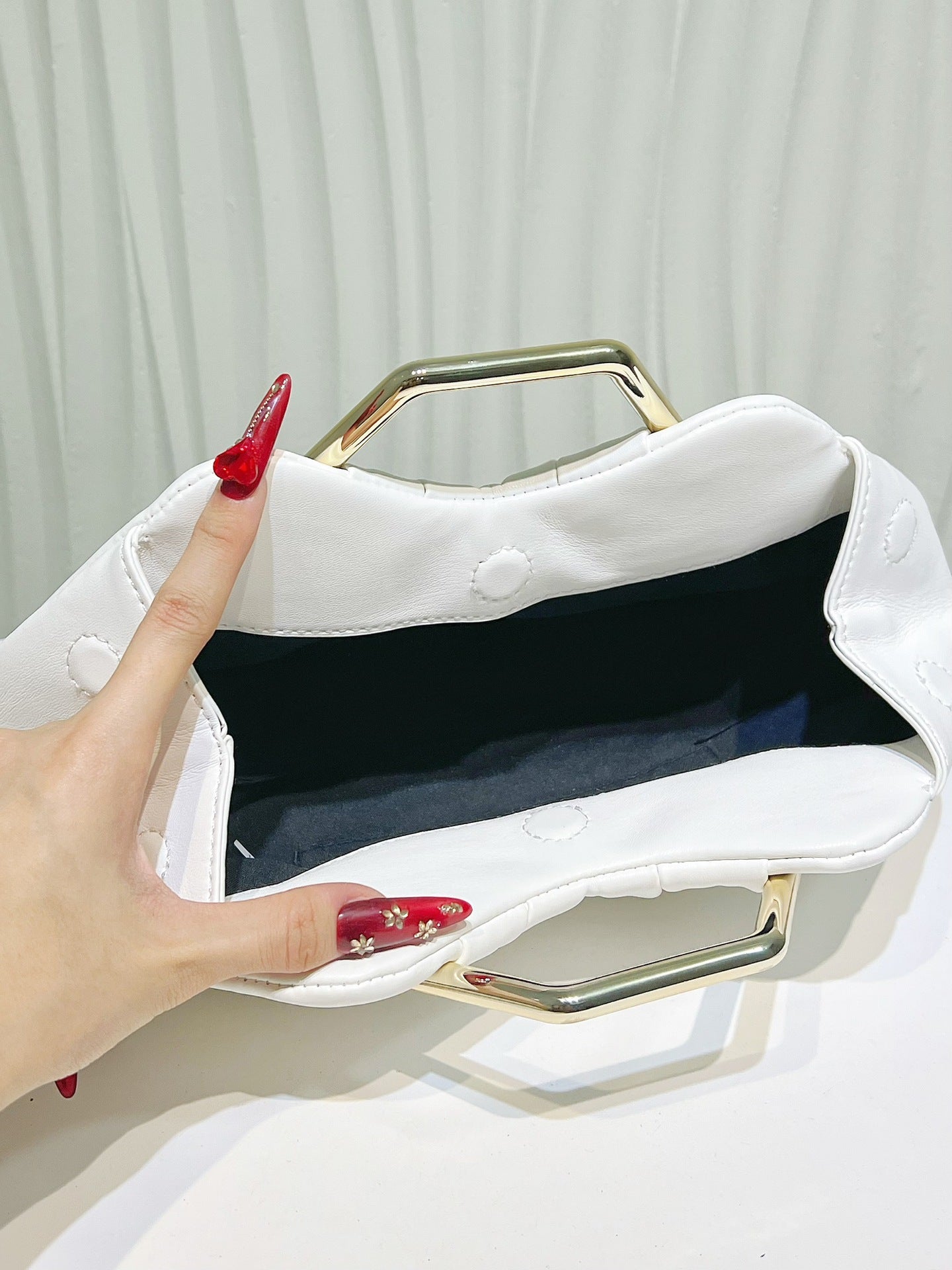 Innovative Women's Fashion Pleated Niche Clutch Dinner Bag