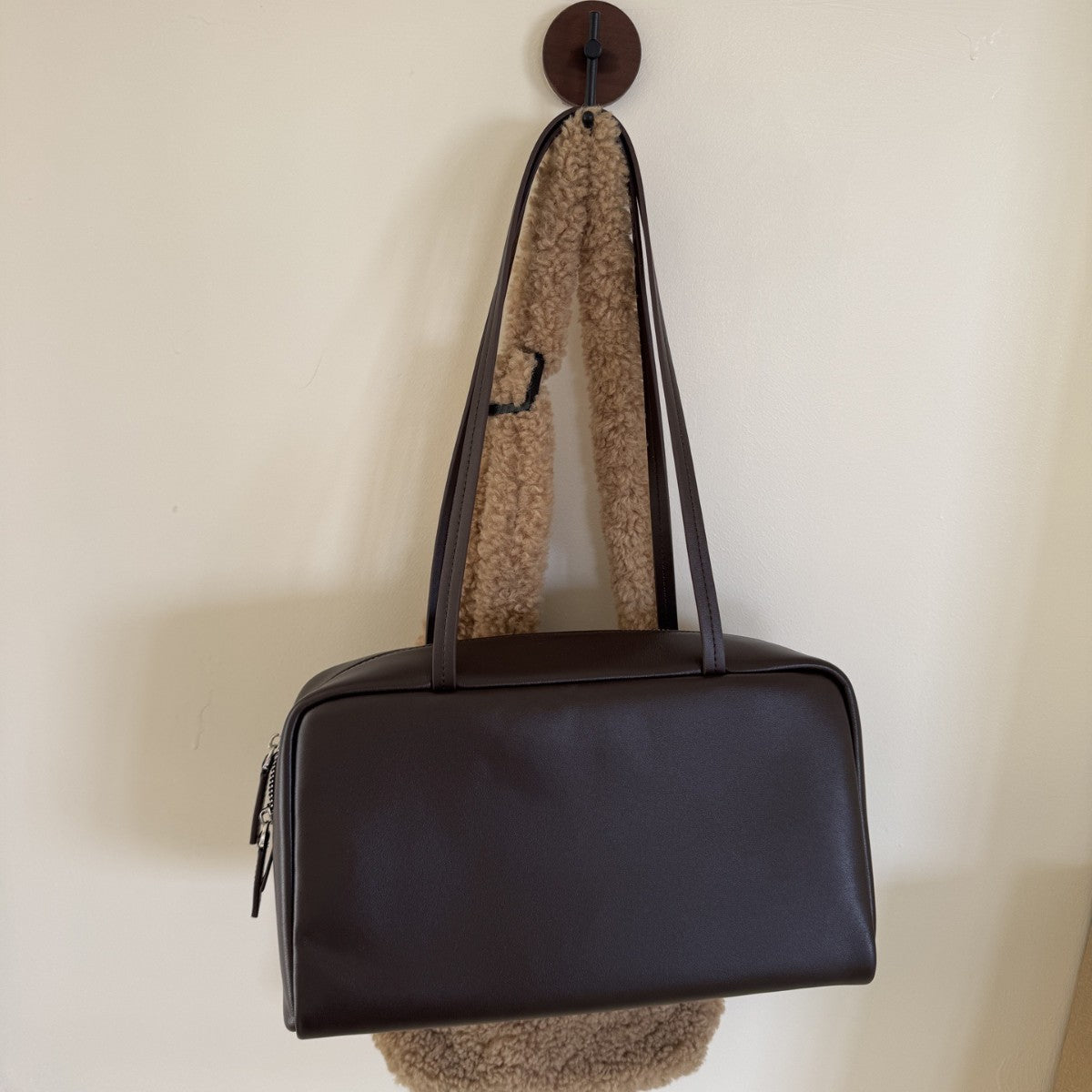 Simple Style Large Capacity Portable Bowling Sheepskin Women's Shoulder Bag