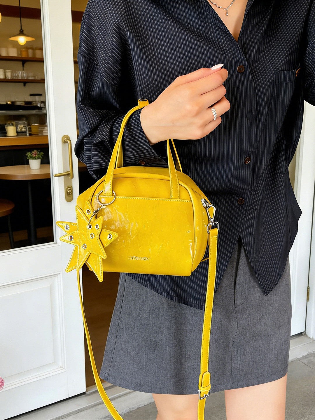 Retro Shell Boston One Female Textured Shoulder Bags