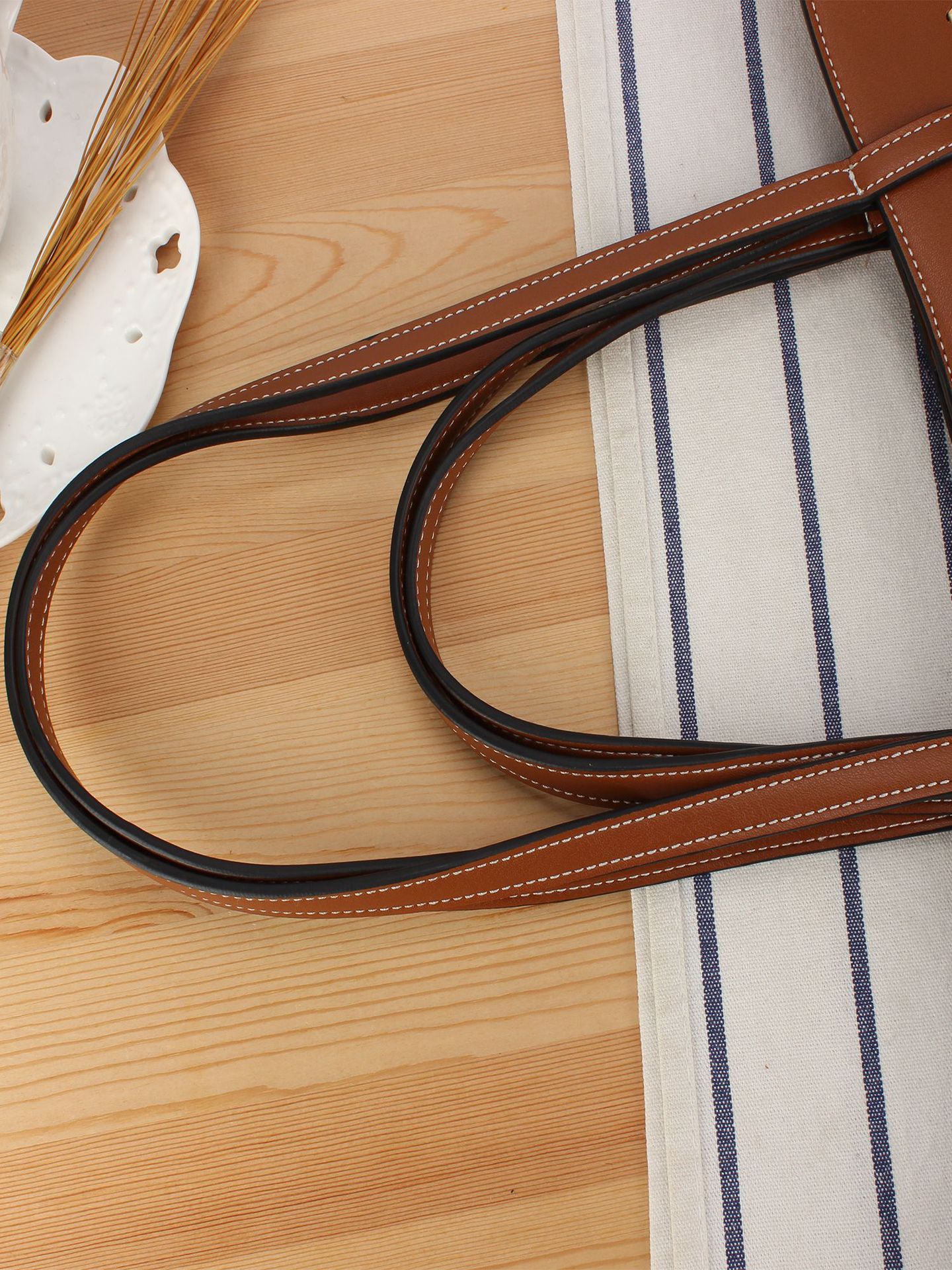 Women's Hand-woven Seaside Vacation Daily Leisure Commute Women's Shoulder Bag