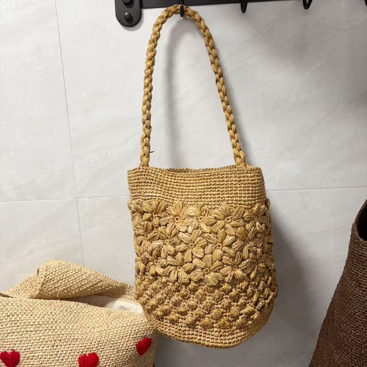 Women's French Style Vacation Raffia Hand-woven Flower Seaside Women's Shoulder Bag