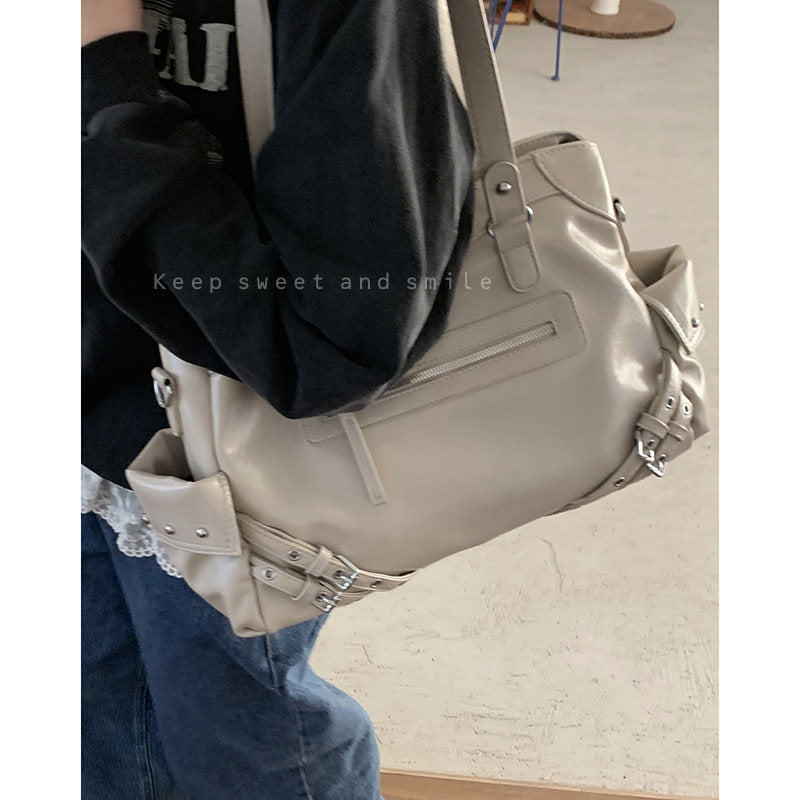 Women's Locomotive Style Large Capacity Totes Summer Tide Fashion Retro One Women's Messenger Bag