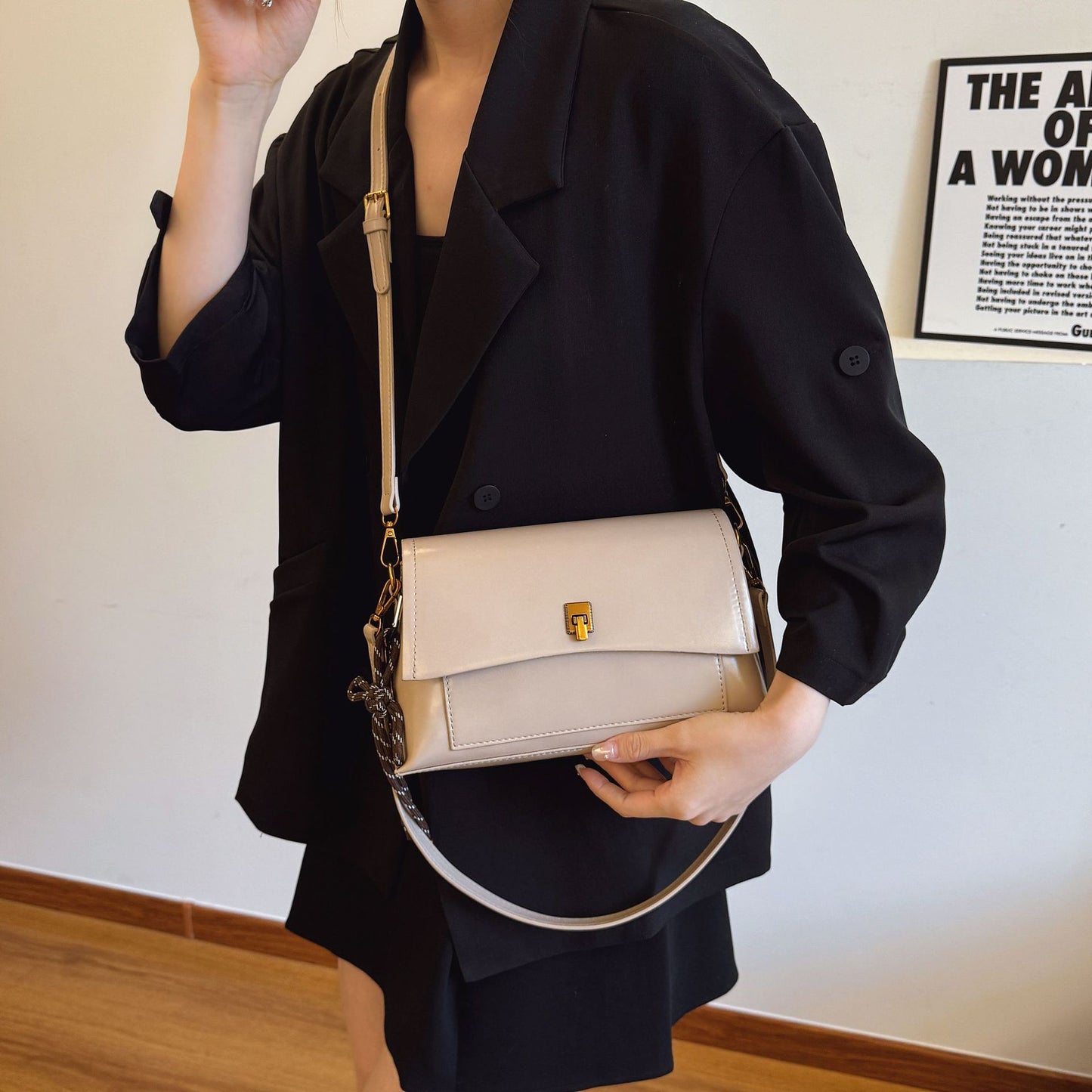 Women's Retro Oil Wax Skin Underarm Simple Commute Bags