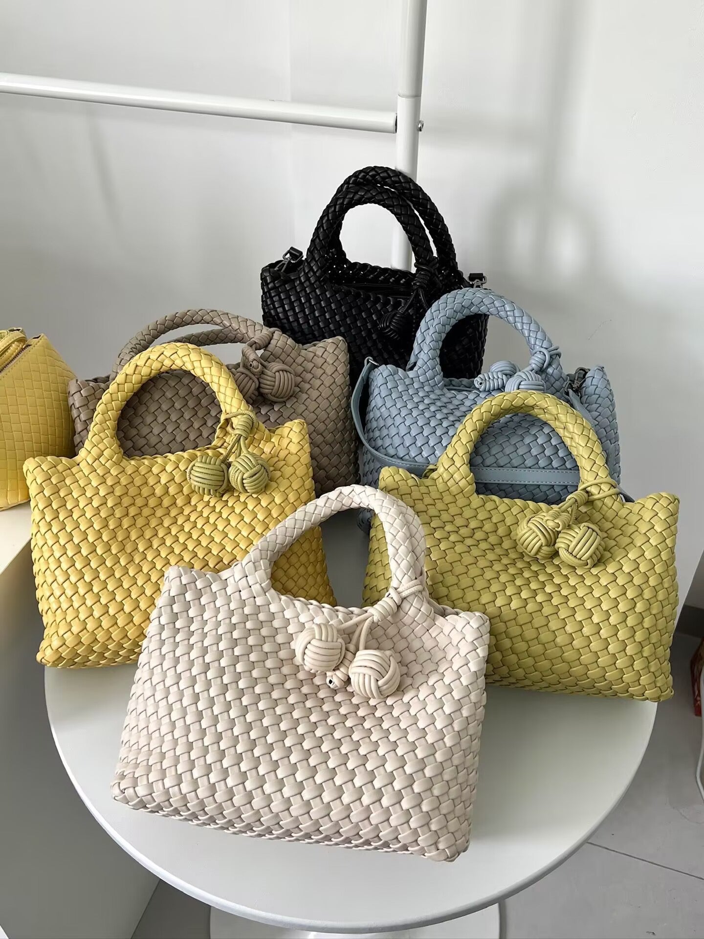 Women's Handmade Soft Leather Woven Unique Design Fashionable Women's Handbag