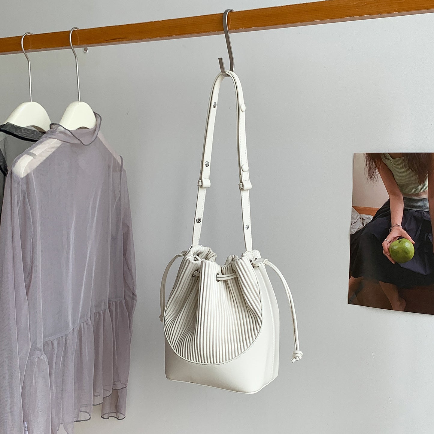 Women's Style Commute Pleated Portable High-grade Niche Drawstring Shoulder Bags