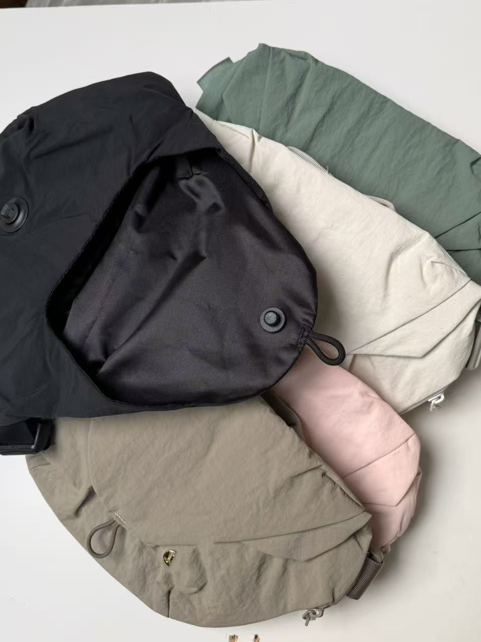 Magnetic Eucalyptus Gray Second-hand Basic Capacity Bags