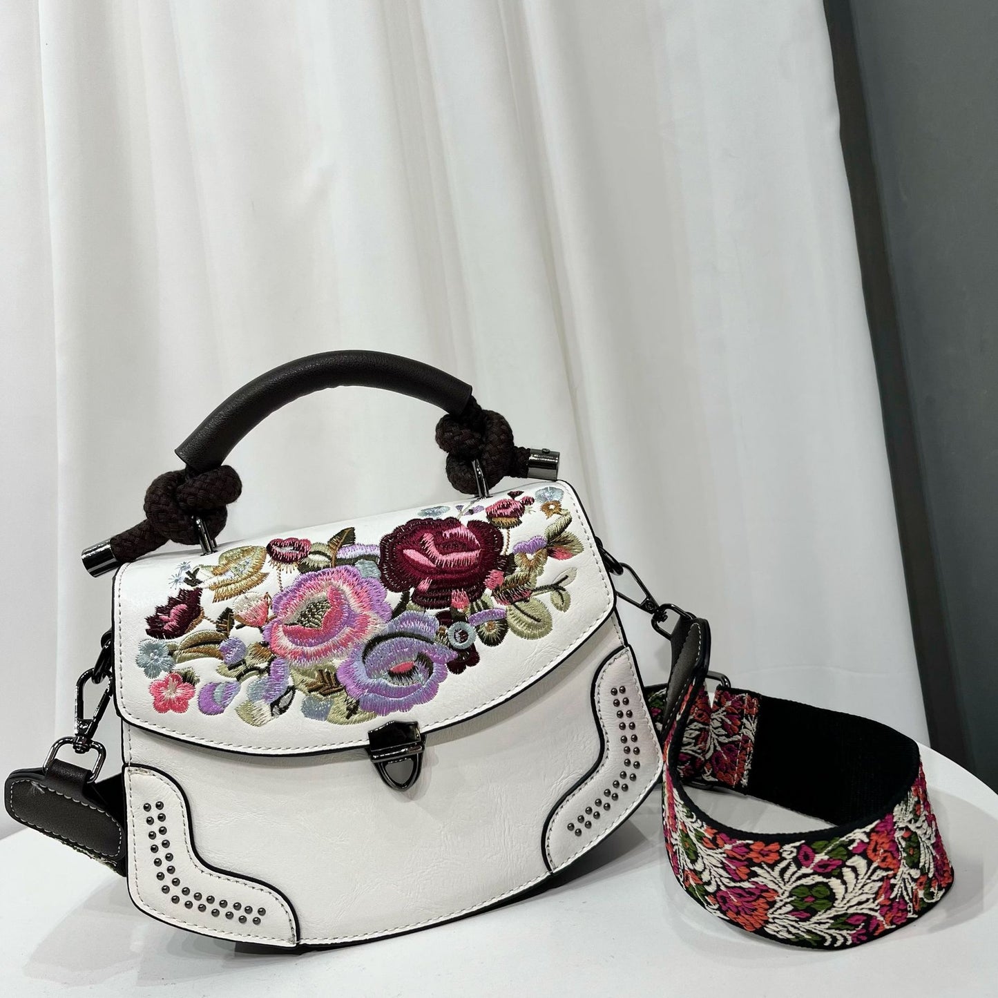 Women's Ethnic Style Embroidery Textured Large Capacity Simple Texture Leisure Women's Handbag