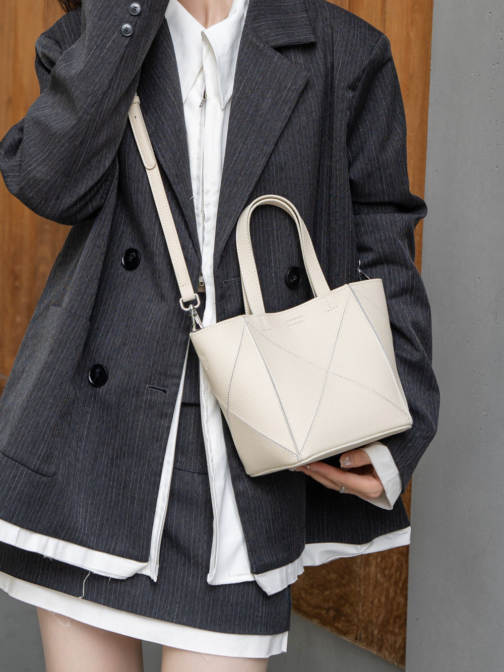 Women's First Layer Cowhide Vegetable Basket Leisure Women's Messenger Bag