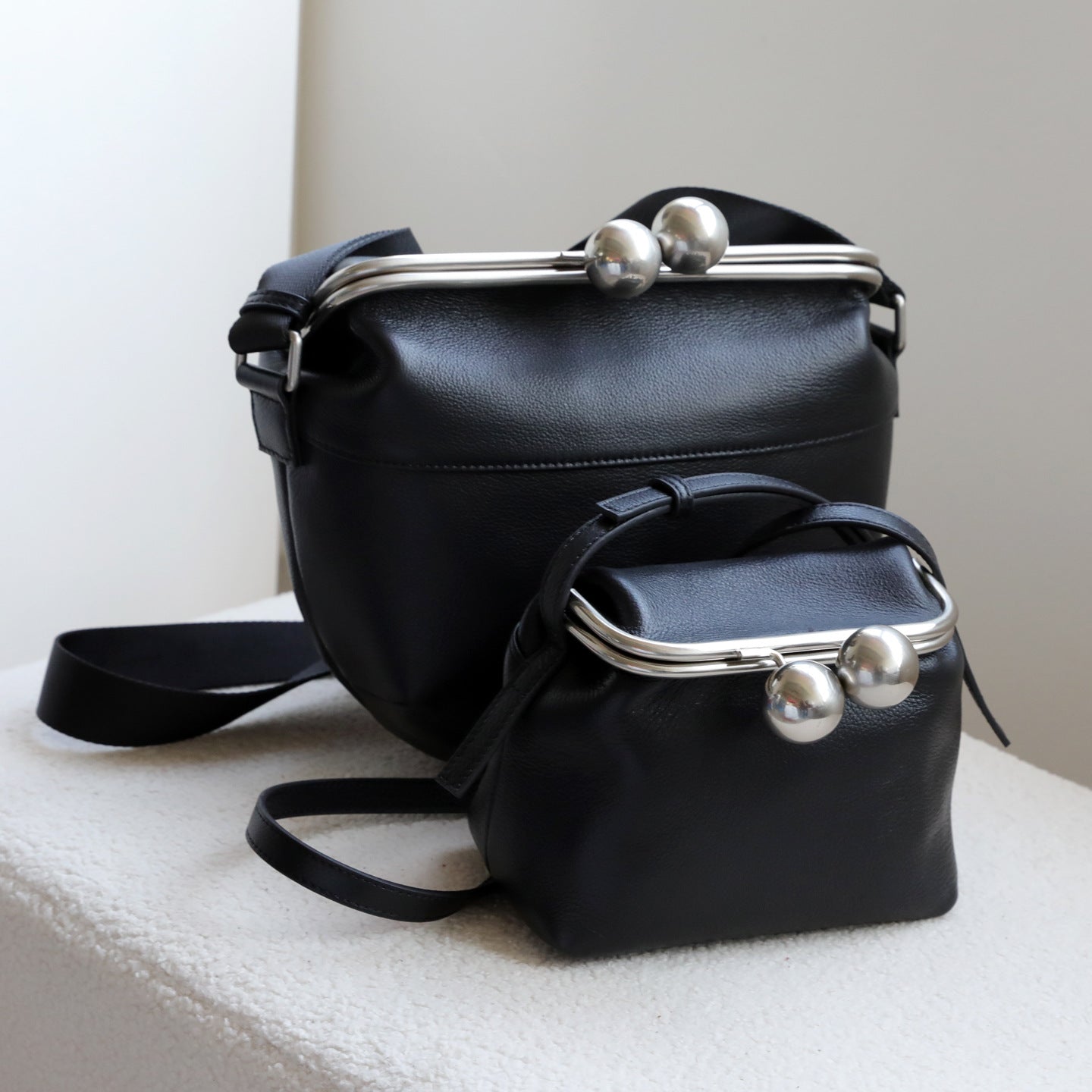 Women's Personalized Design Black First Layer Cowhide Metal Ball One Genuine Coin Purses