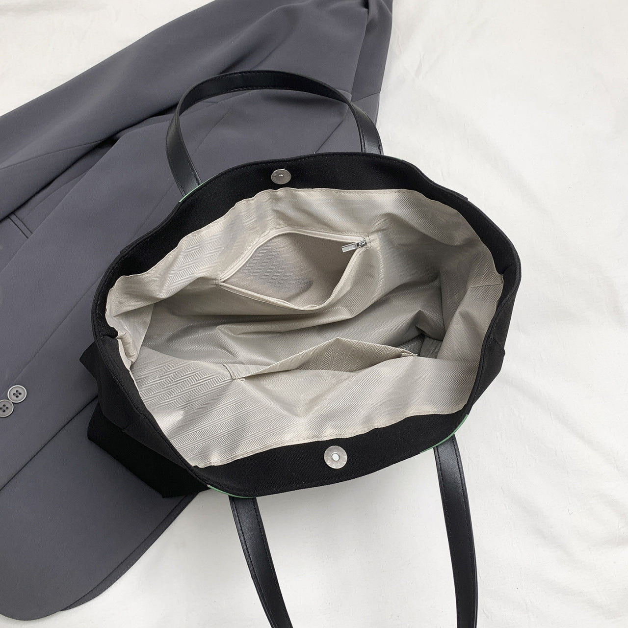Style Contrast Color Striped Large Capacity Nylon Leisure Tote Bag