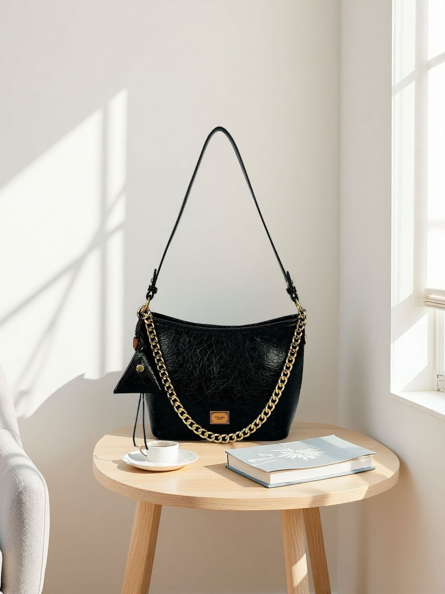 Casual Women's Black Gold Chain Daily Women's Messenger Bag